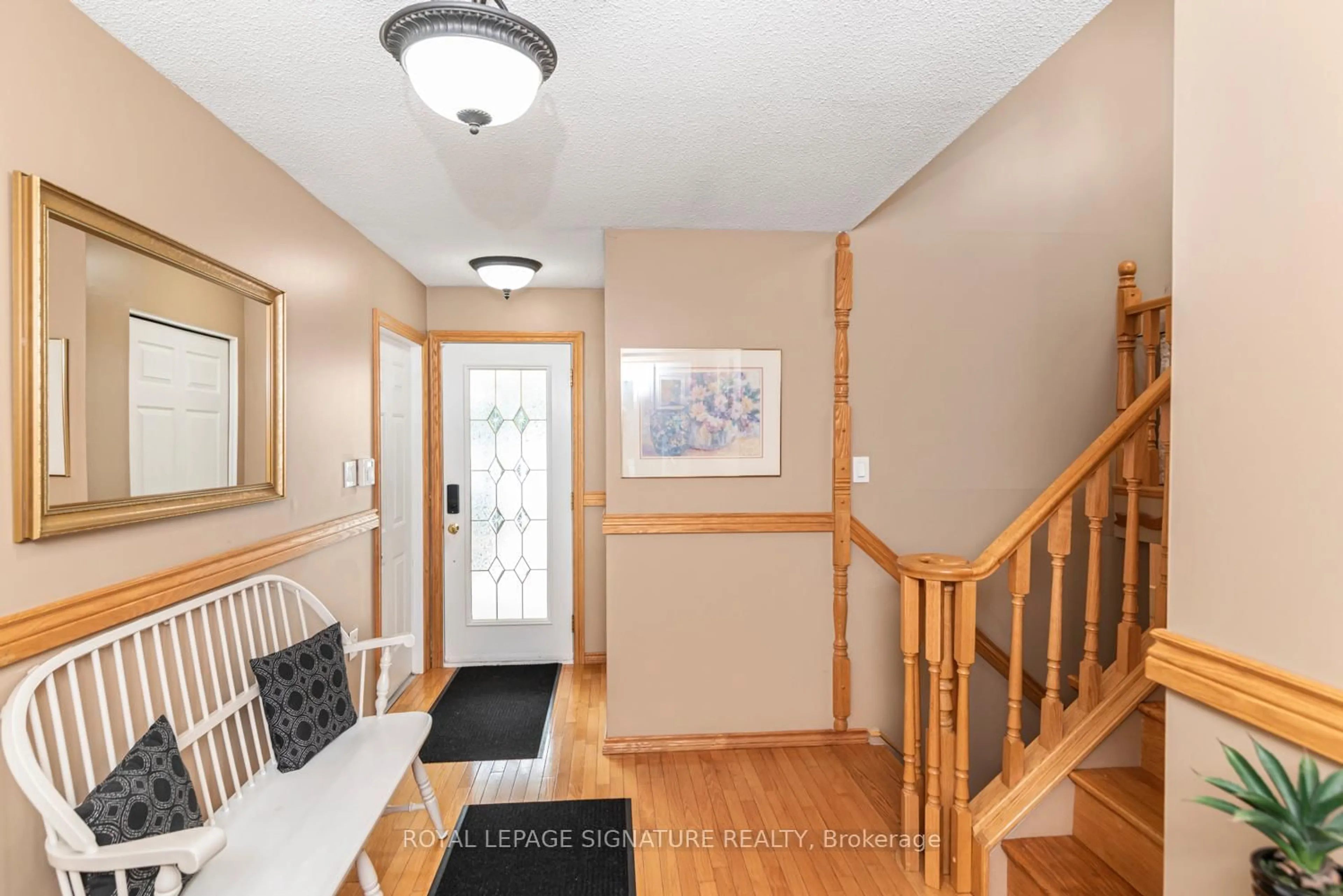 Indoor entryway for 55 Hanover Pl, Hamilton Ontario L8K 5X7