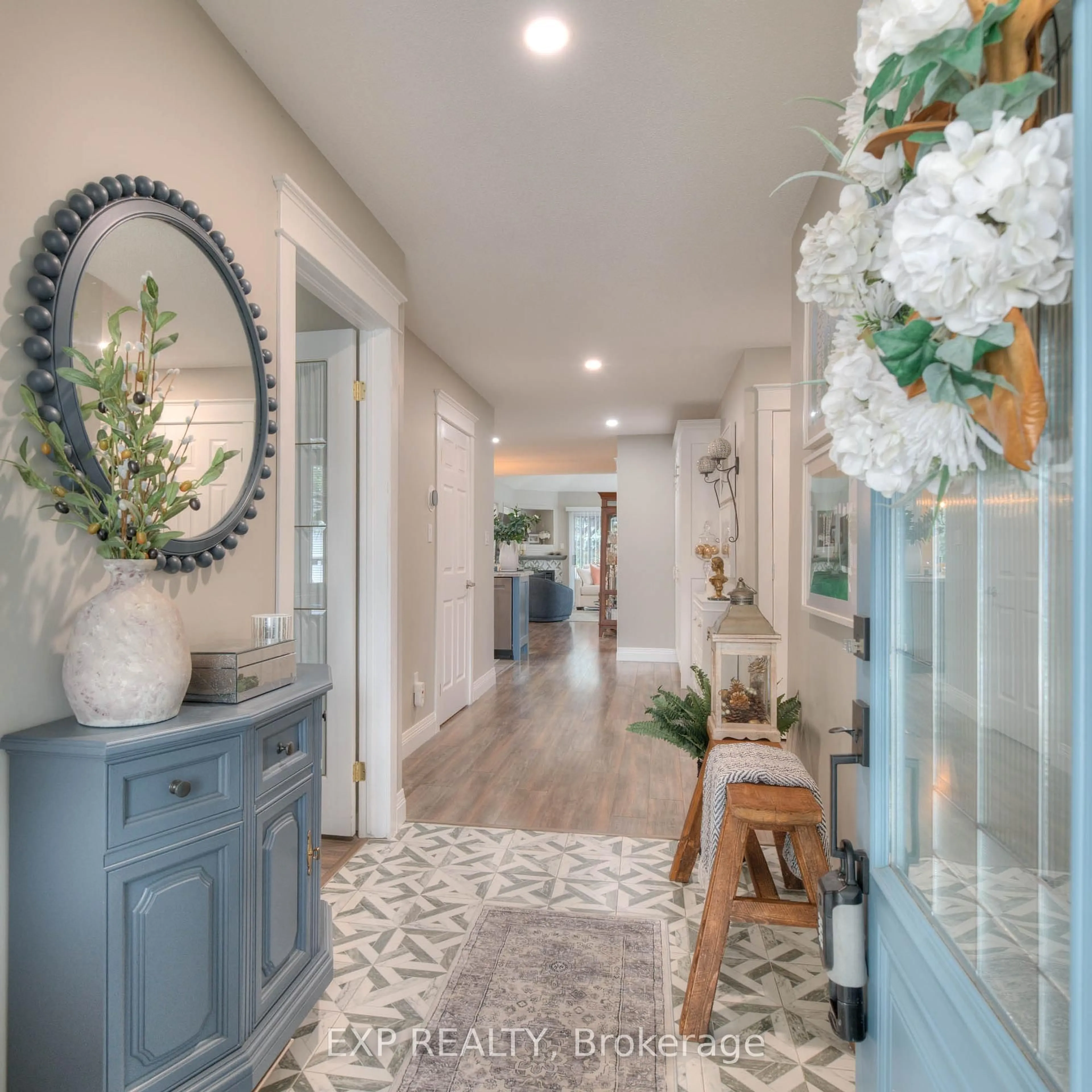 Indoor entryway for 18 Mallard Walk, Norfolk Ontario N0E 1M0