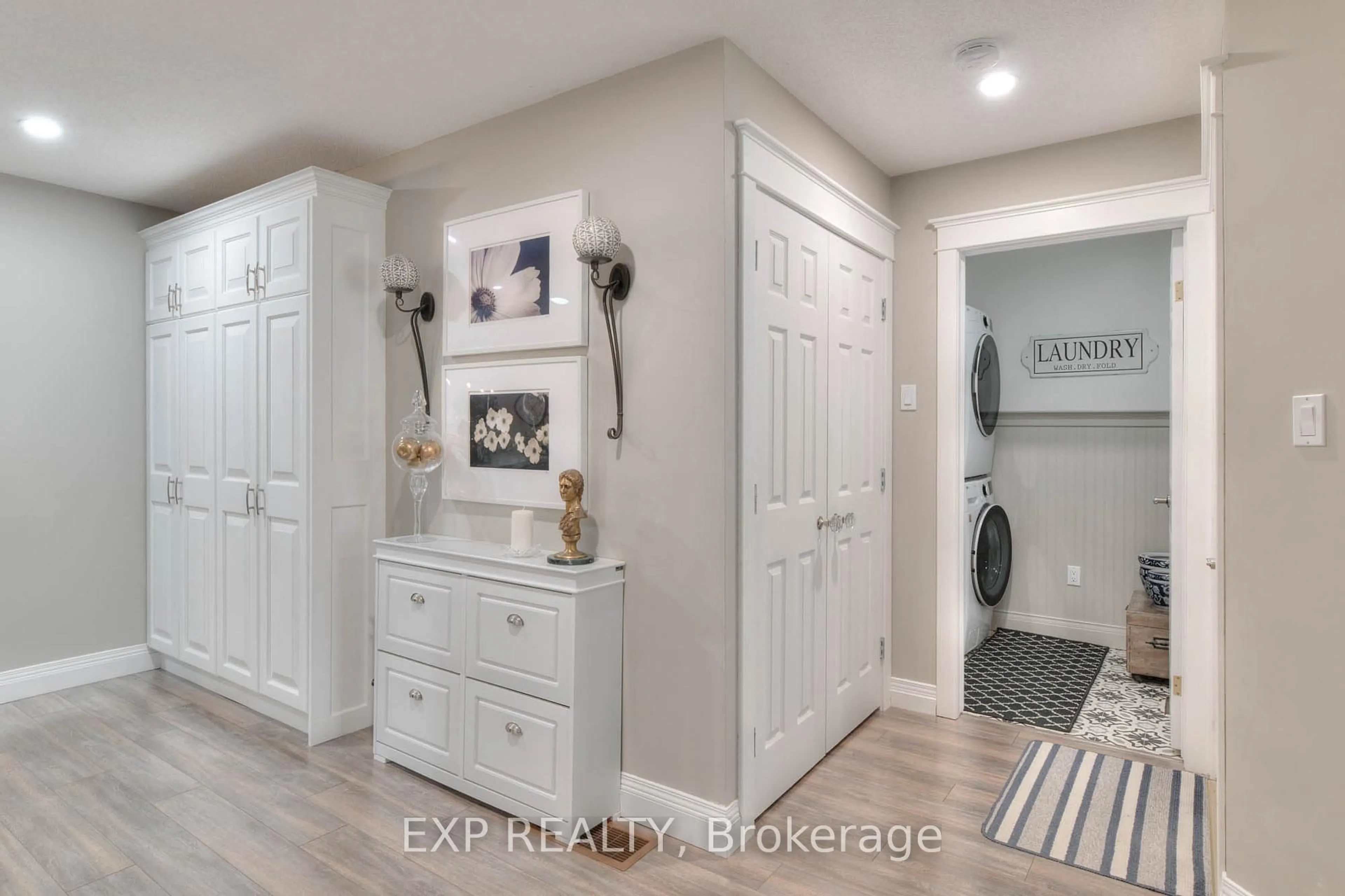 Indoor entryway for 18 Mallard Walk, Norfolk Ontario N0E 1M0