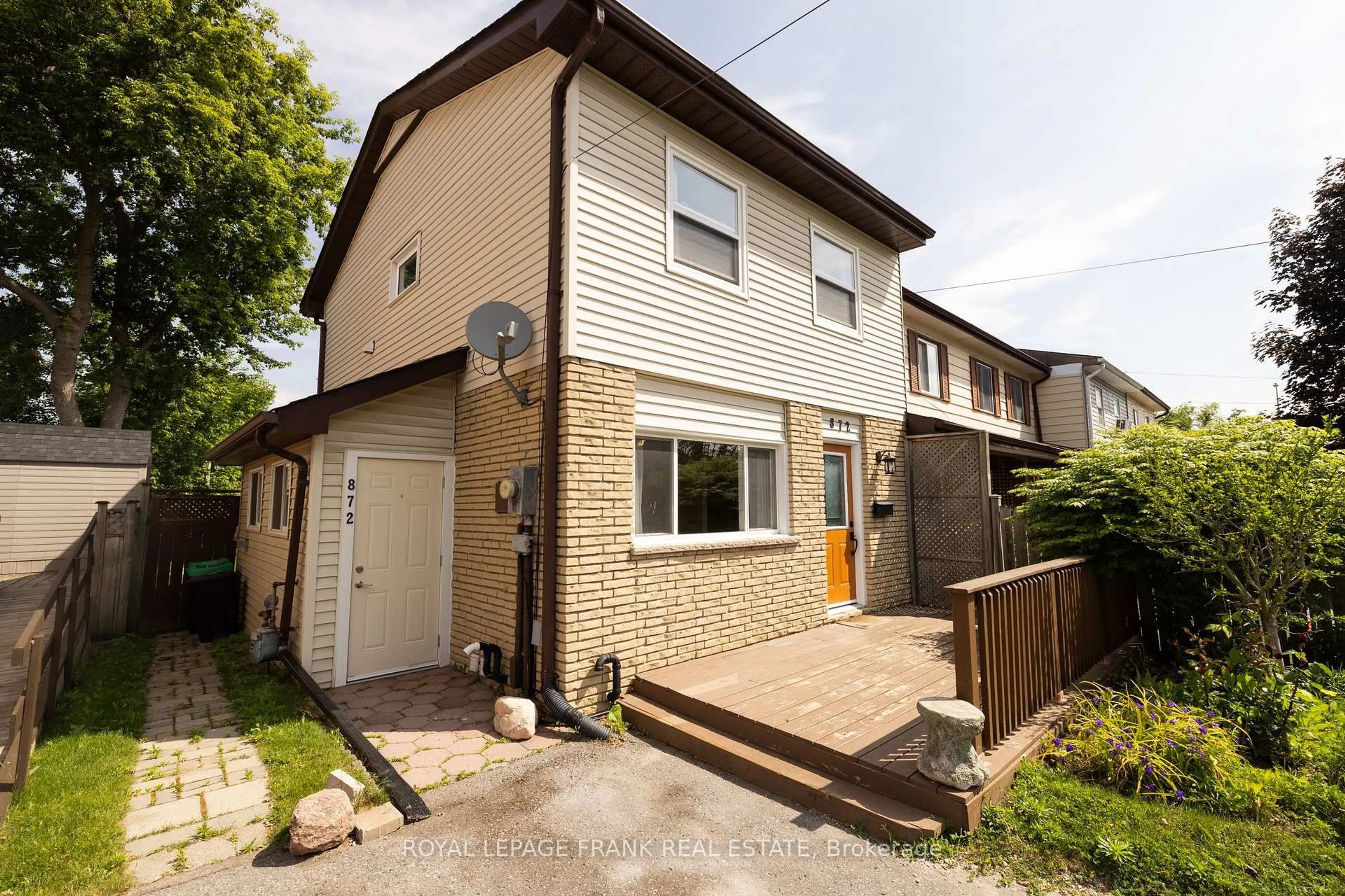 A pic from outside/outdoor area/front of a property/back of a property/a pic from drone, street for 872 Chamberlain St, Peterborough Central Ontario K9J 4M7