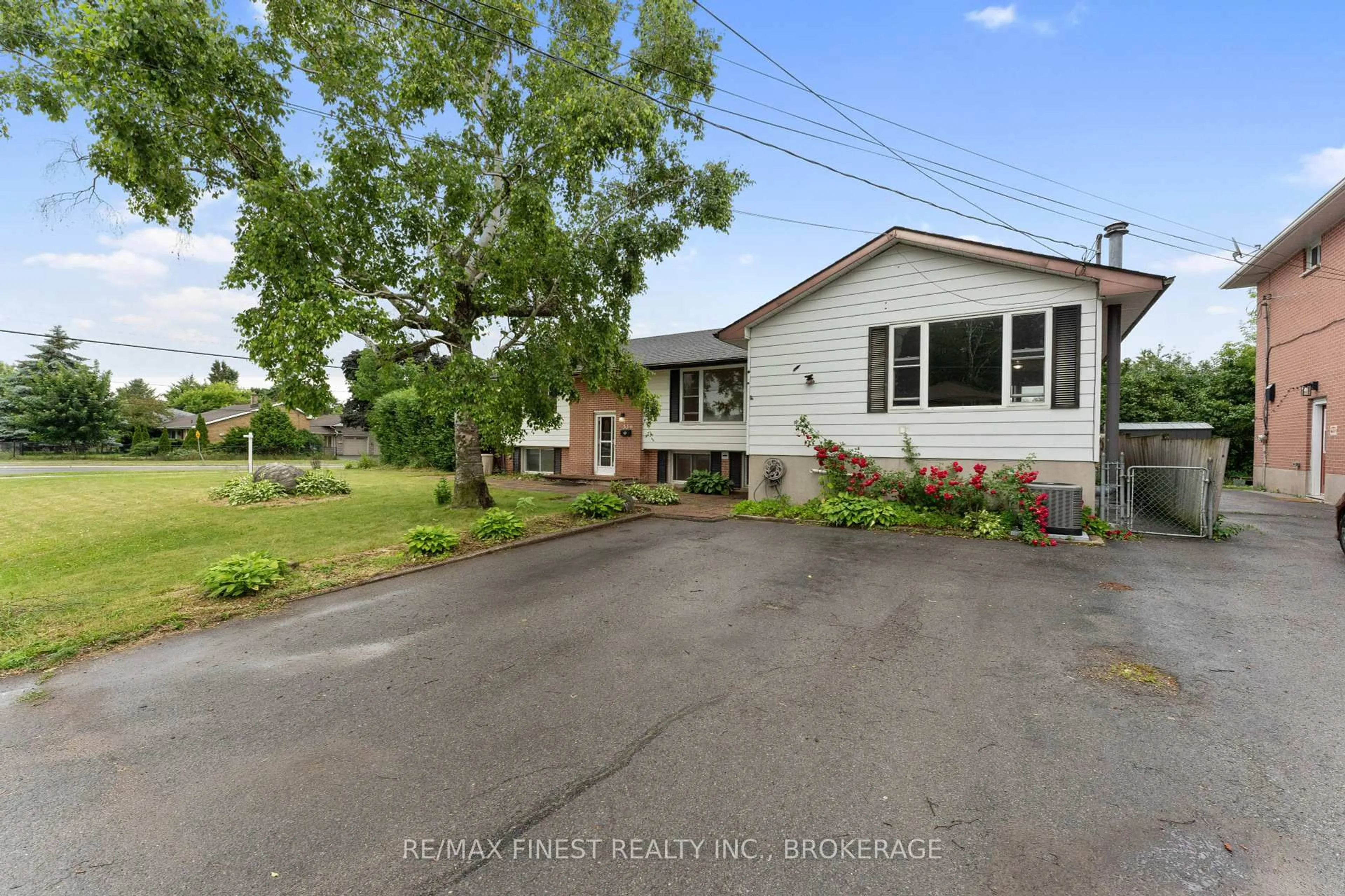 A pic from outside/outdoor area/front of a property/back of a property/a pic from drone, street for 336 MEADOWCREST Rd, Kingston Ontario K7M 3S3