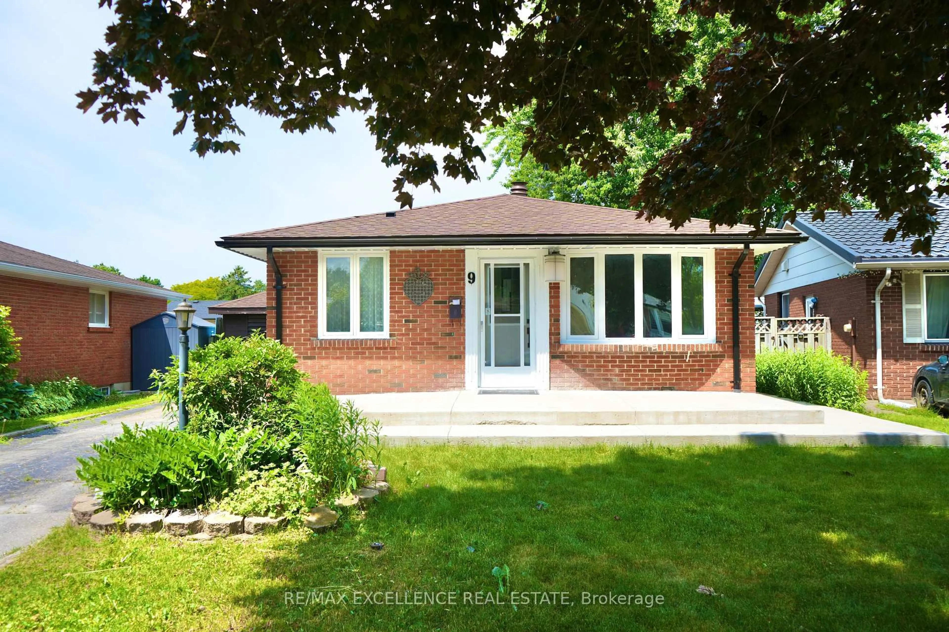 Home with brick exterior material, water/lake/river/ocean view for 9 Jena Cres, London East Ontario N5V 1L3