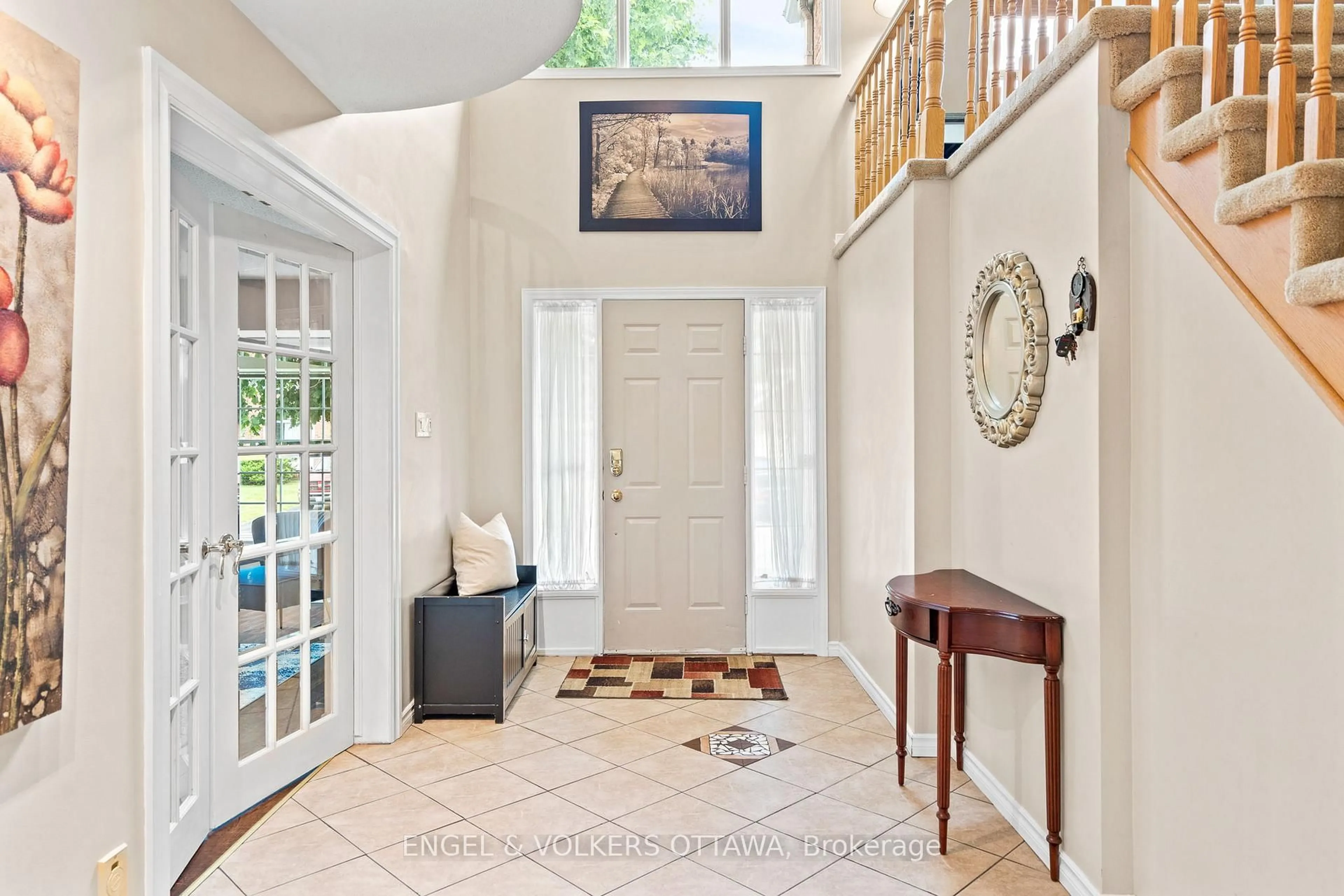 Indoor entryway for 4 Collingwood Cres, Kanata Ontario K2K 2G6