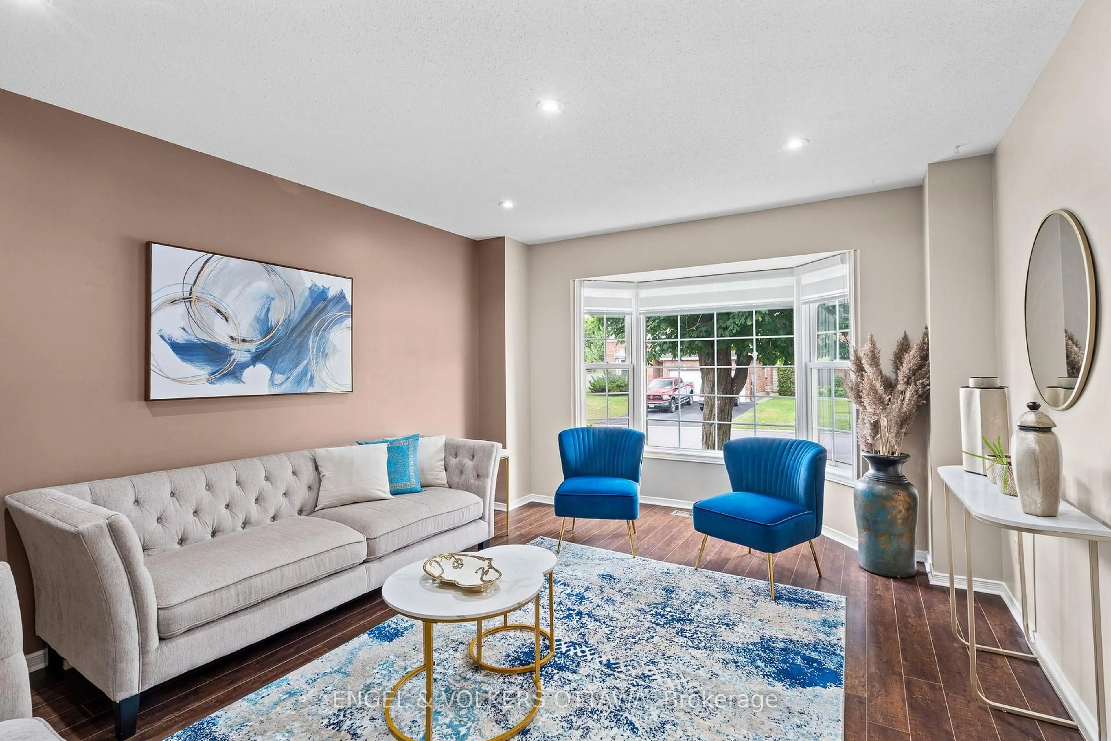 Living room with furniture, unknown for 4 Collingwood Cres, Kanata Ontario K2K 2G6