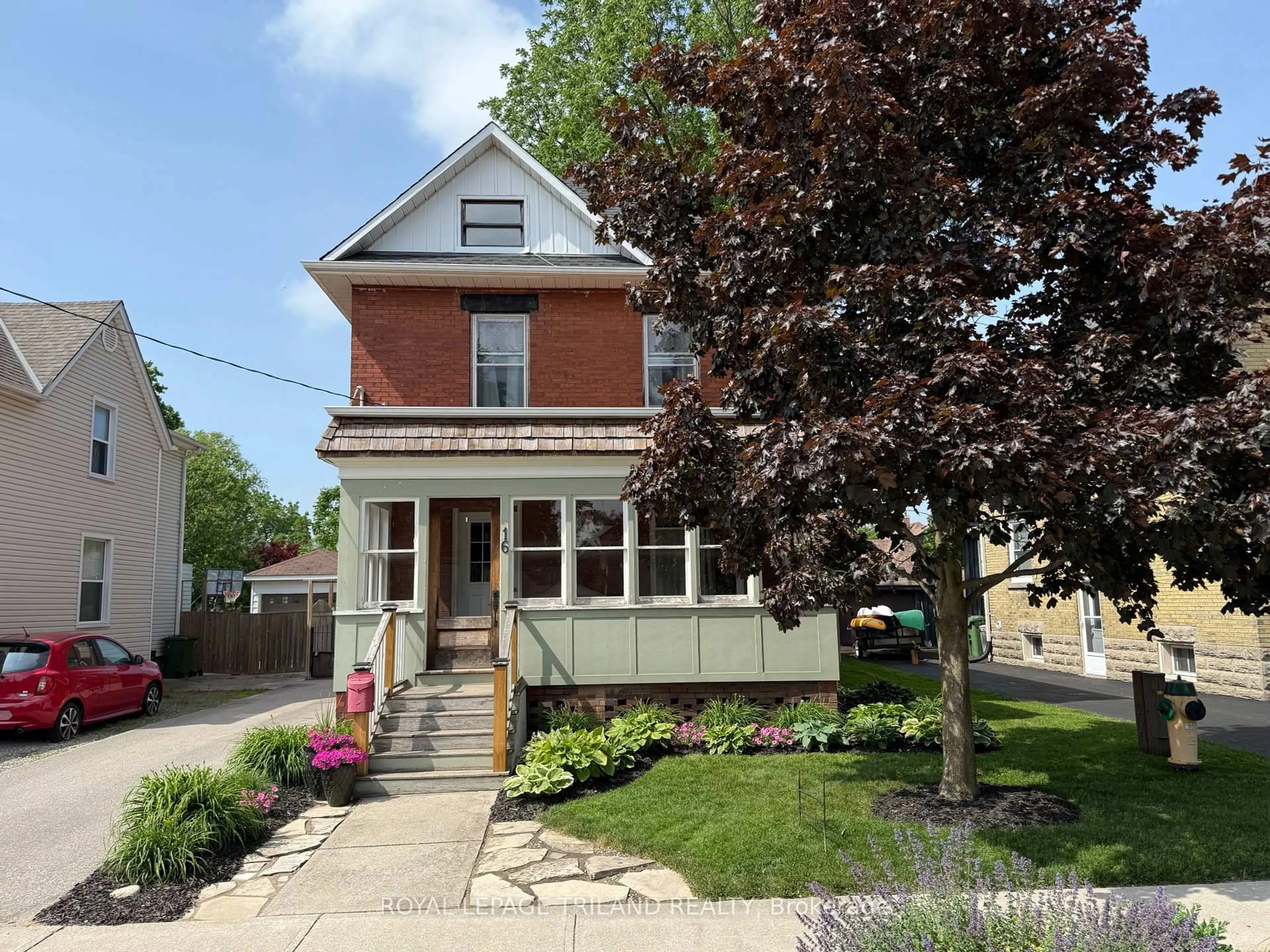 Unknown for 16 Maple St, St. Thomas Ontario N5R 1Y9
