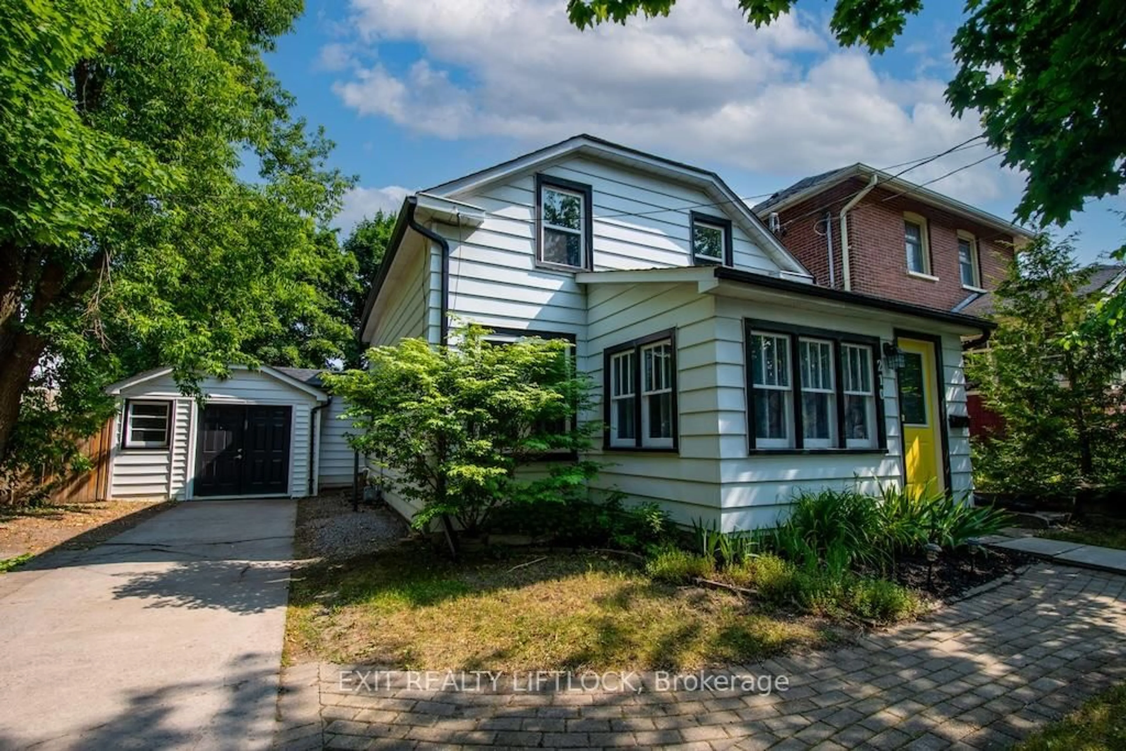 Home with vinyl exterior material, street for 210 Dublin St, Peterborough Central Ontario K9H 3B7