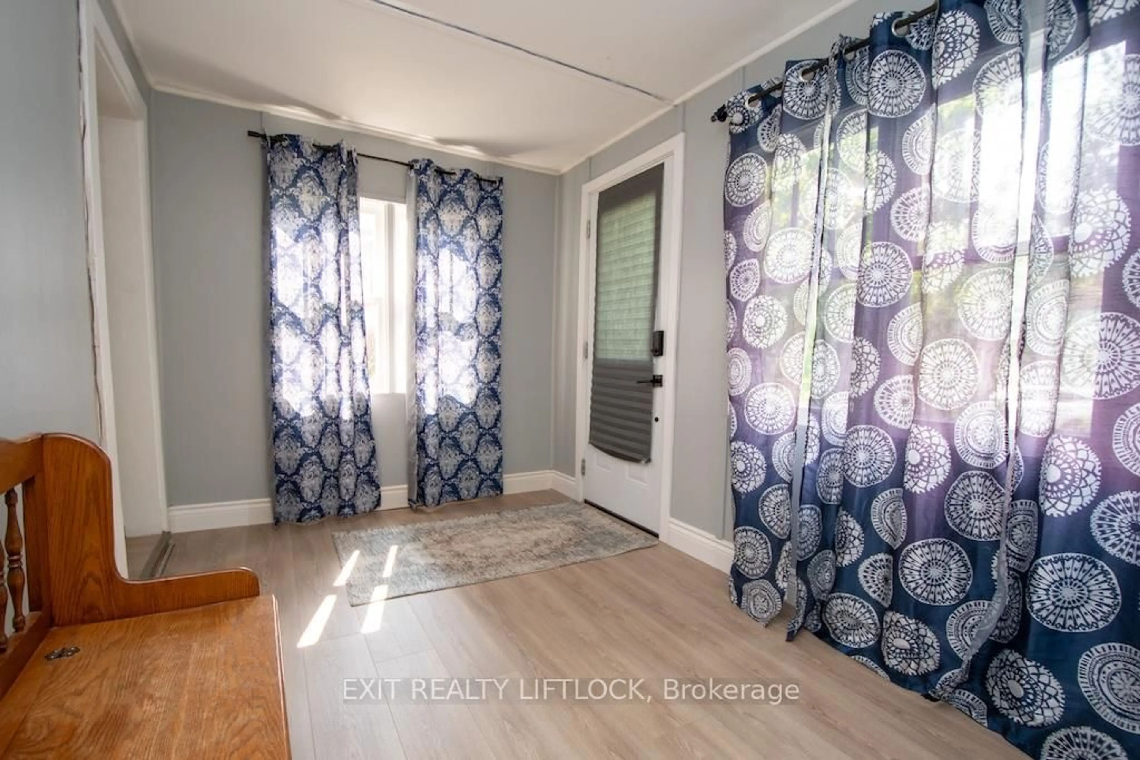 Indoor entryway for 210 Dublin St, Peterborough Central Ontario K9H 3B7