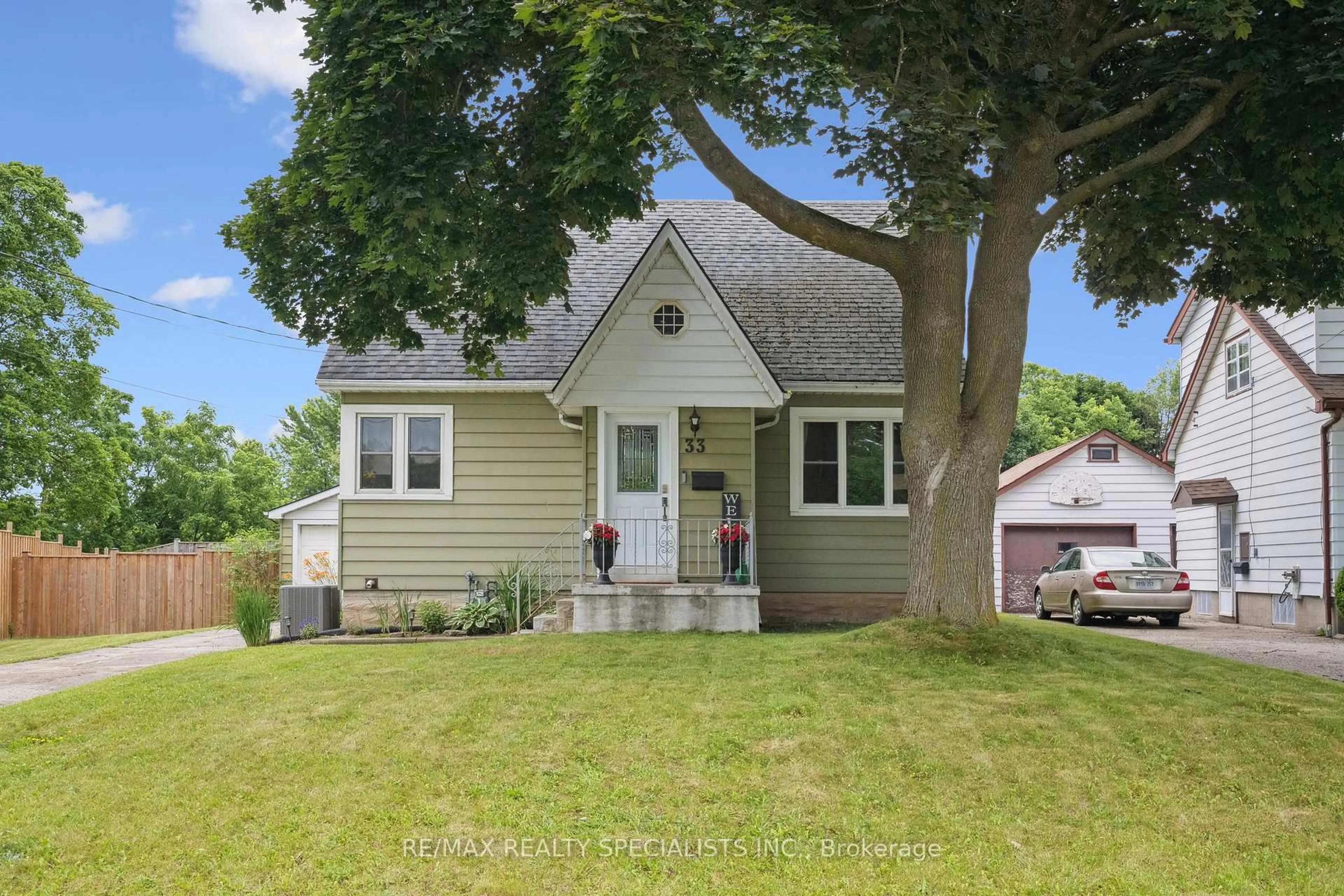 Home with vinyl exterior material, street for 33 Hamel Ave, Kitchener Ontario N2K 1M6