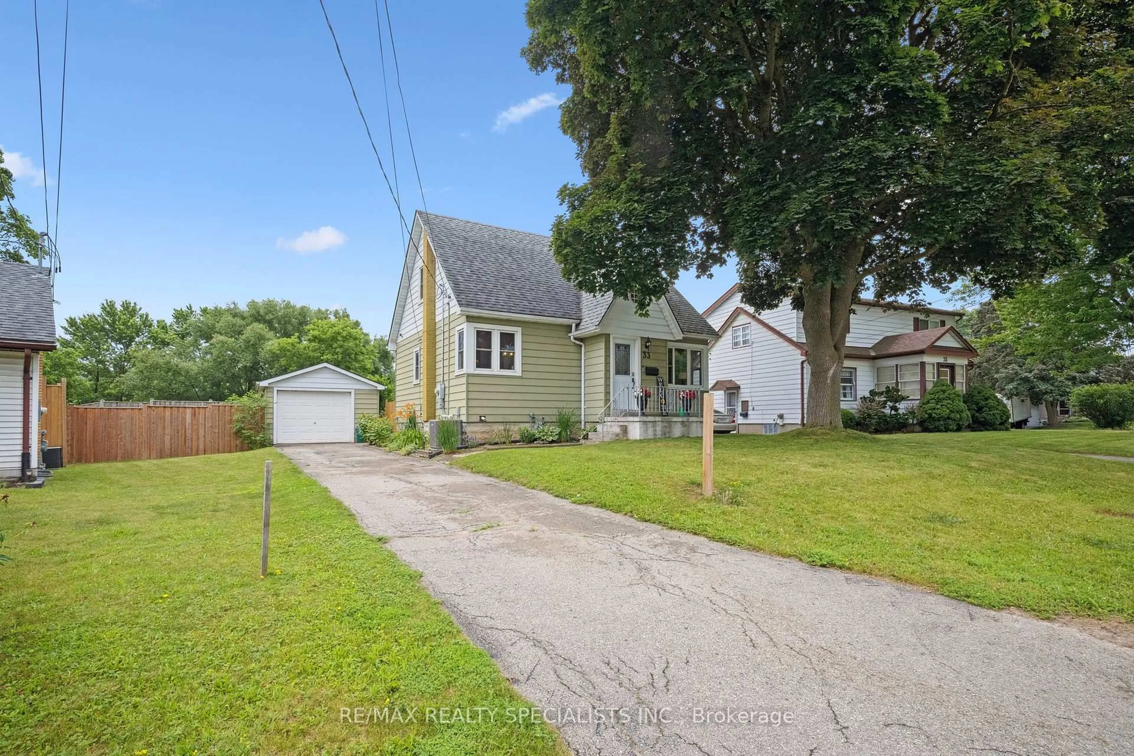 A pic from outside/outdoor area/front of a property/back of a property/a pic from drone, street for 33 Hamel Ave, Kitchener Ontario N2K 1M6