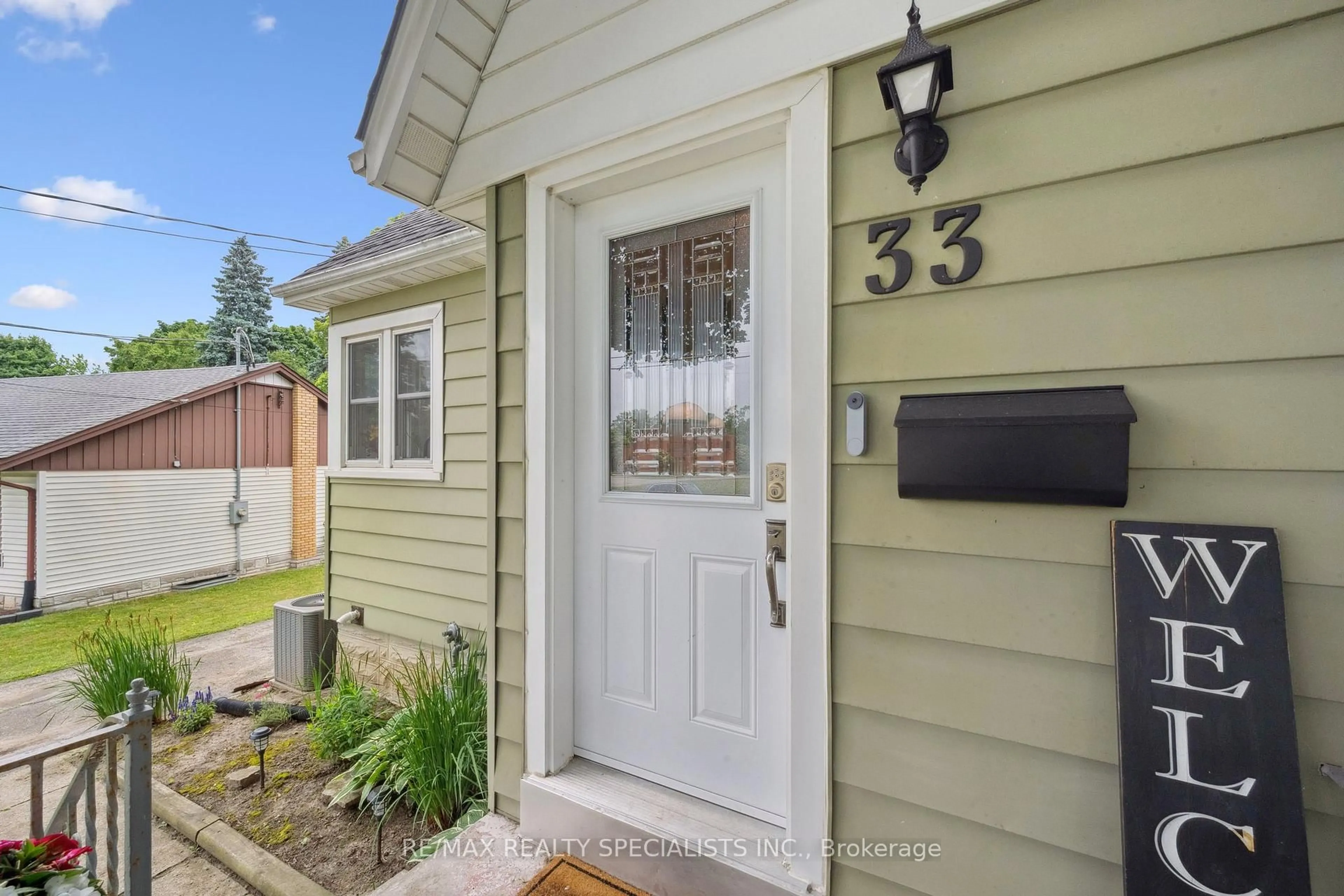 Home with vinyl exterior material, street for 33 Hamel Ave, Kitchener Ontario N2K 1M6