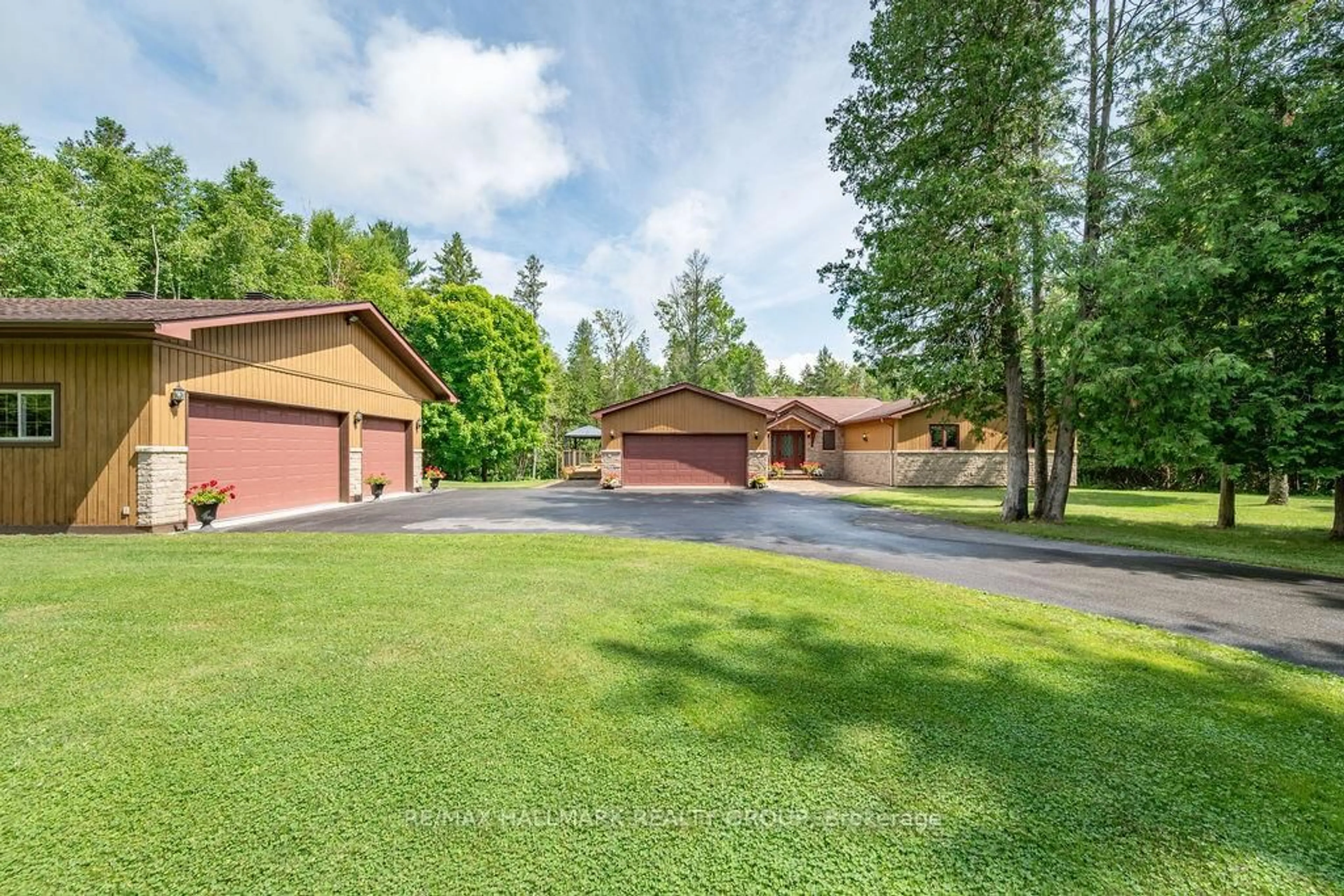 A pic from outside/outdoor area/front of a property/back of a property/a pic from drone, unknown for 206 Deerwood Dr, Kinburn Ontario K0A 2H0