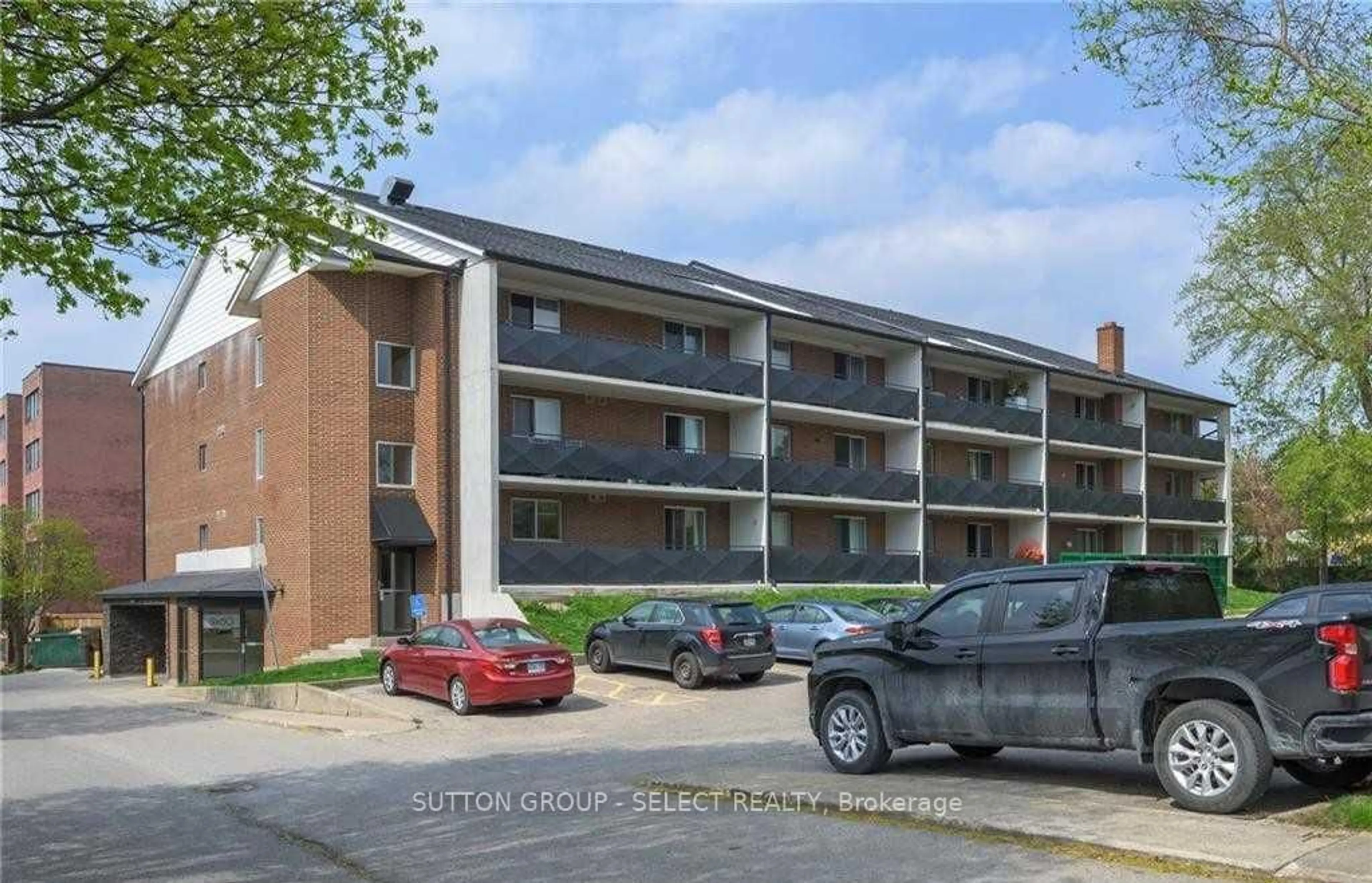 Unknown for 660 Cheapside St, London East Ontario N5Y 3Y2
