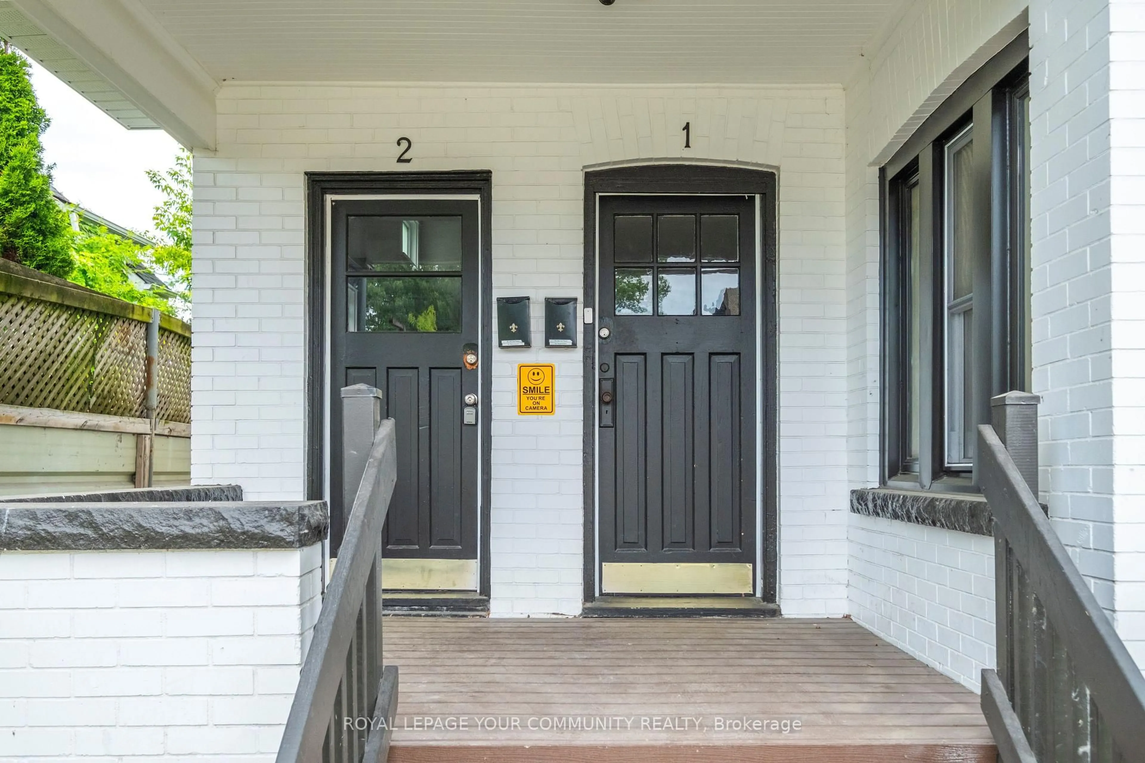 Indoor entryway for 4910 Bridge St, Niagara Falls Ontario L2E 2S3