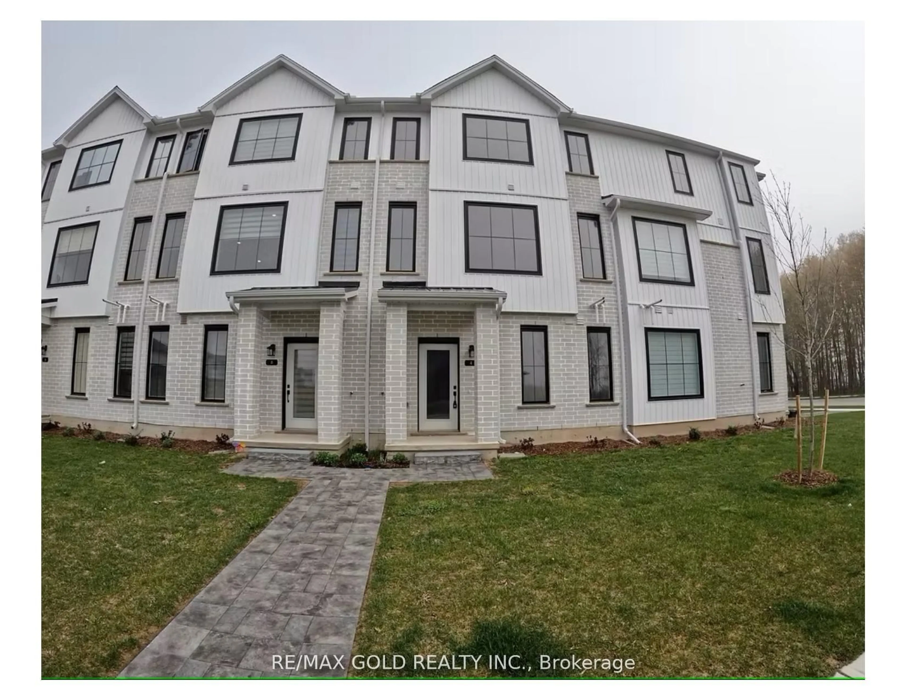 A pic from outside/outdoor area/front of a property/back of a property/a pic from drone, unknown for 1781 Henrica Ave #4, London North Ontario N6G 0Y2