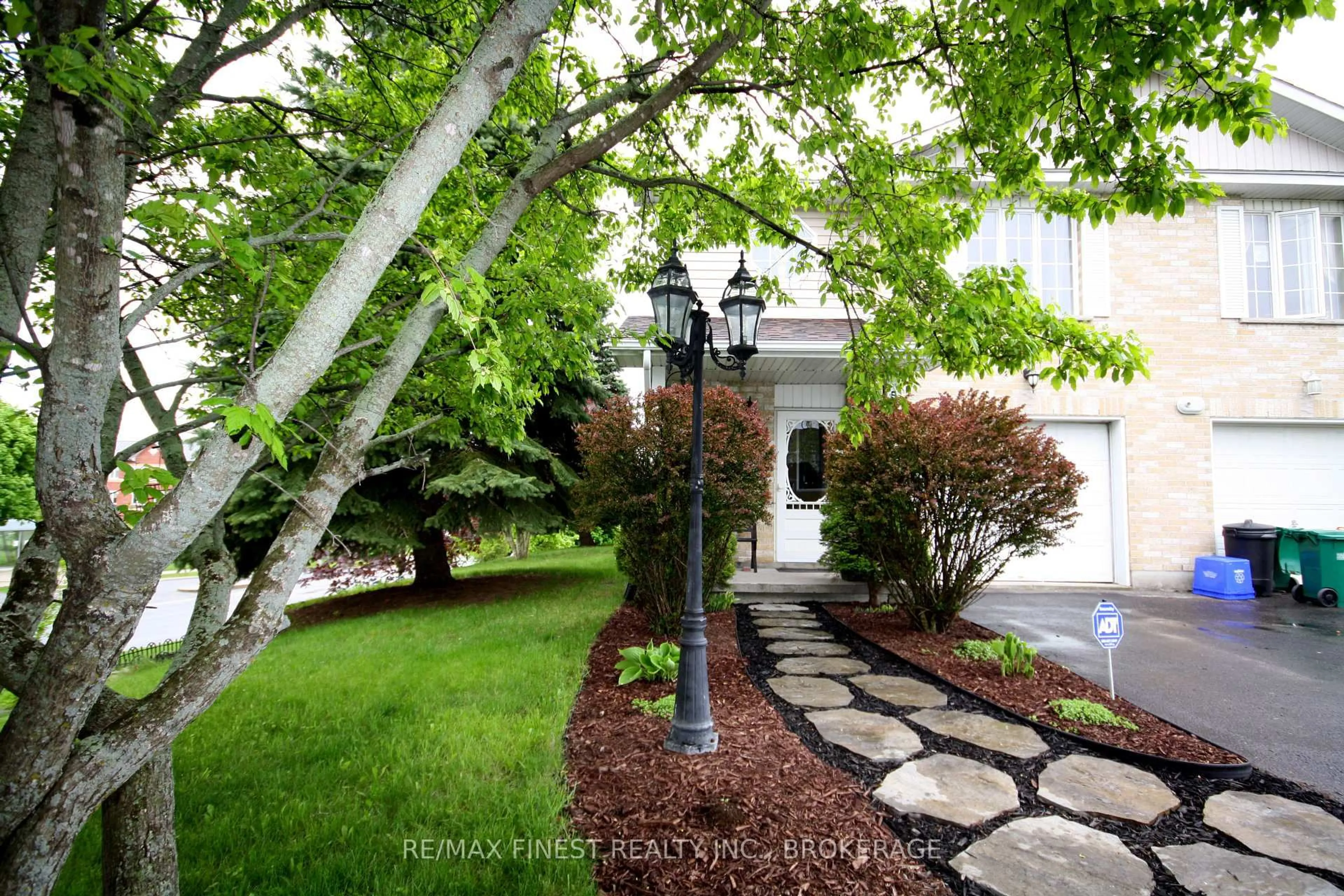 Patio, street for 505 Farnham Crt, Kingston Ontario K7P 0L8