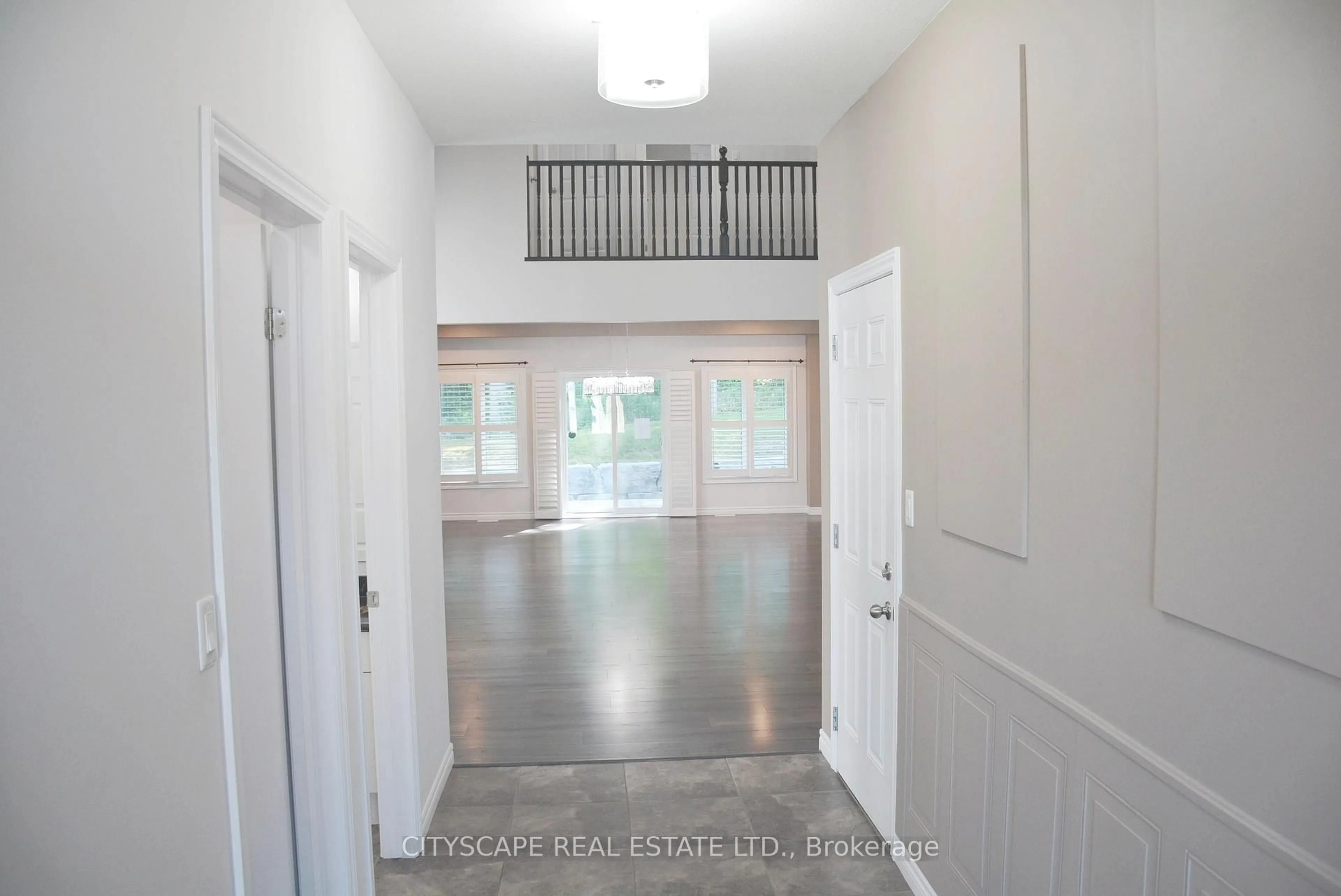 Indoor entryway for 197 Woodway Tr, Norfolk Ontario N3Y 0B8