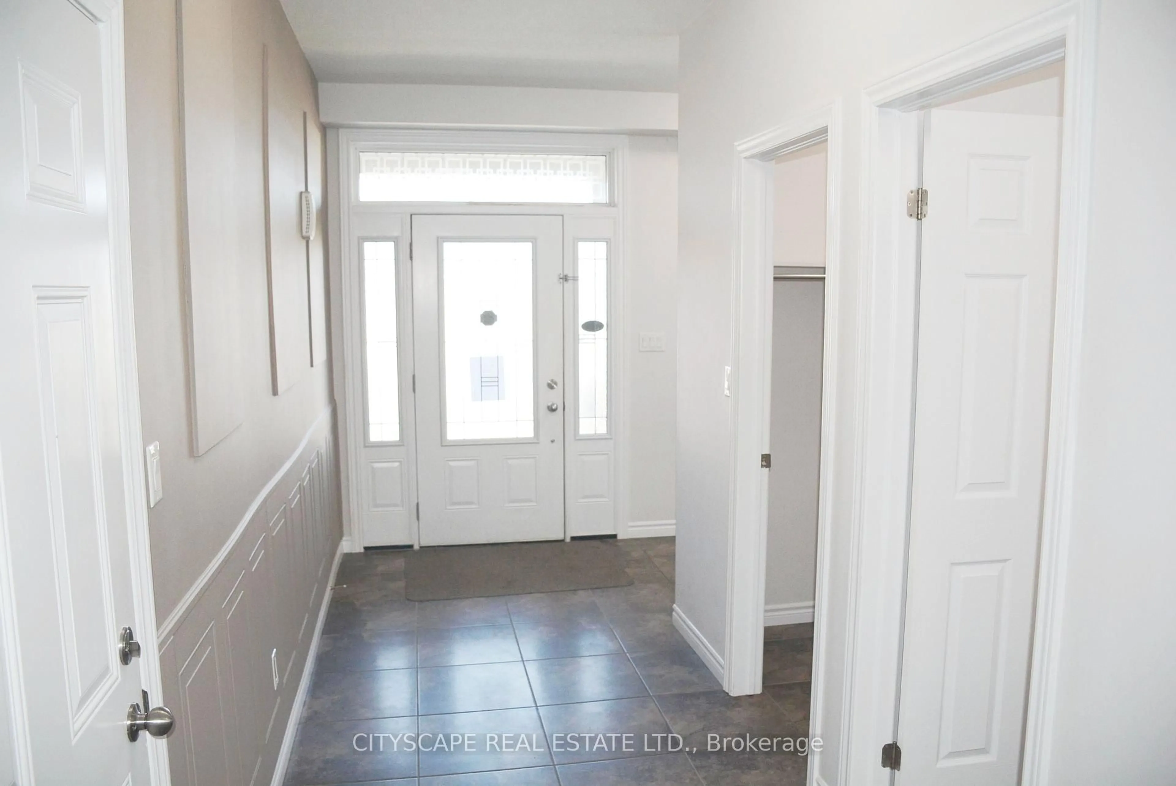 Indoor entryway for 197 Woodway Tr, Norfolk Ontario N3Y 0B8