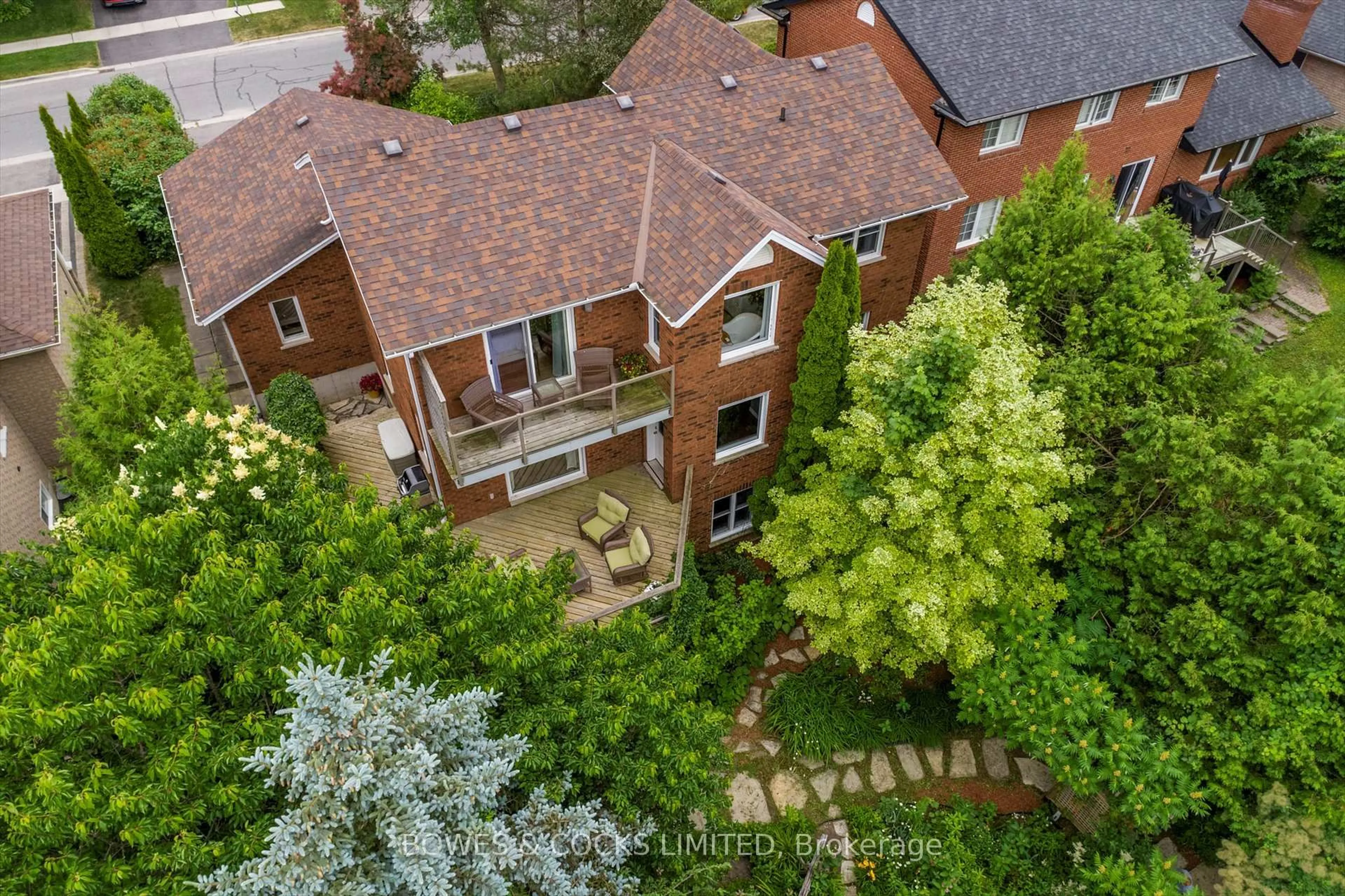 A pic from outside/outdoor area/front of a property/back of a property/a pic from drone, city buildings view from balcony for 1543 Scollard Cres, Peterborough East Ontario K9H 7L1