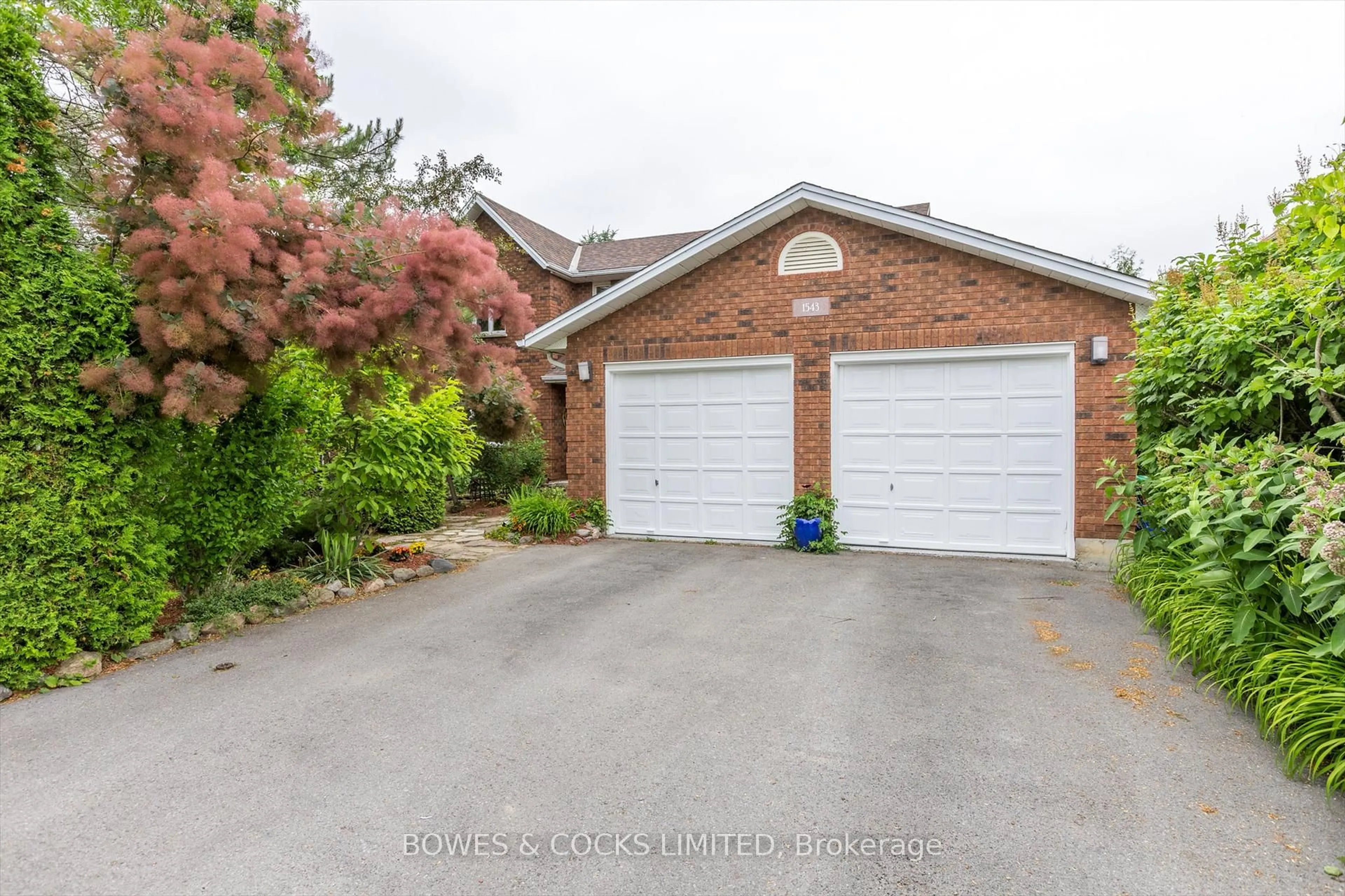 A pic from outside/outdoor area/front of a property/back of a property/a pic from drone, street for 1543 Scollard Cres, Peterborough East Ontario K9H 7L1
