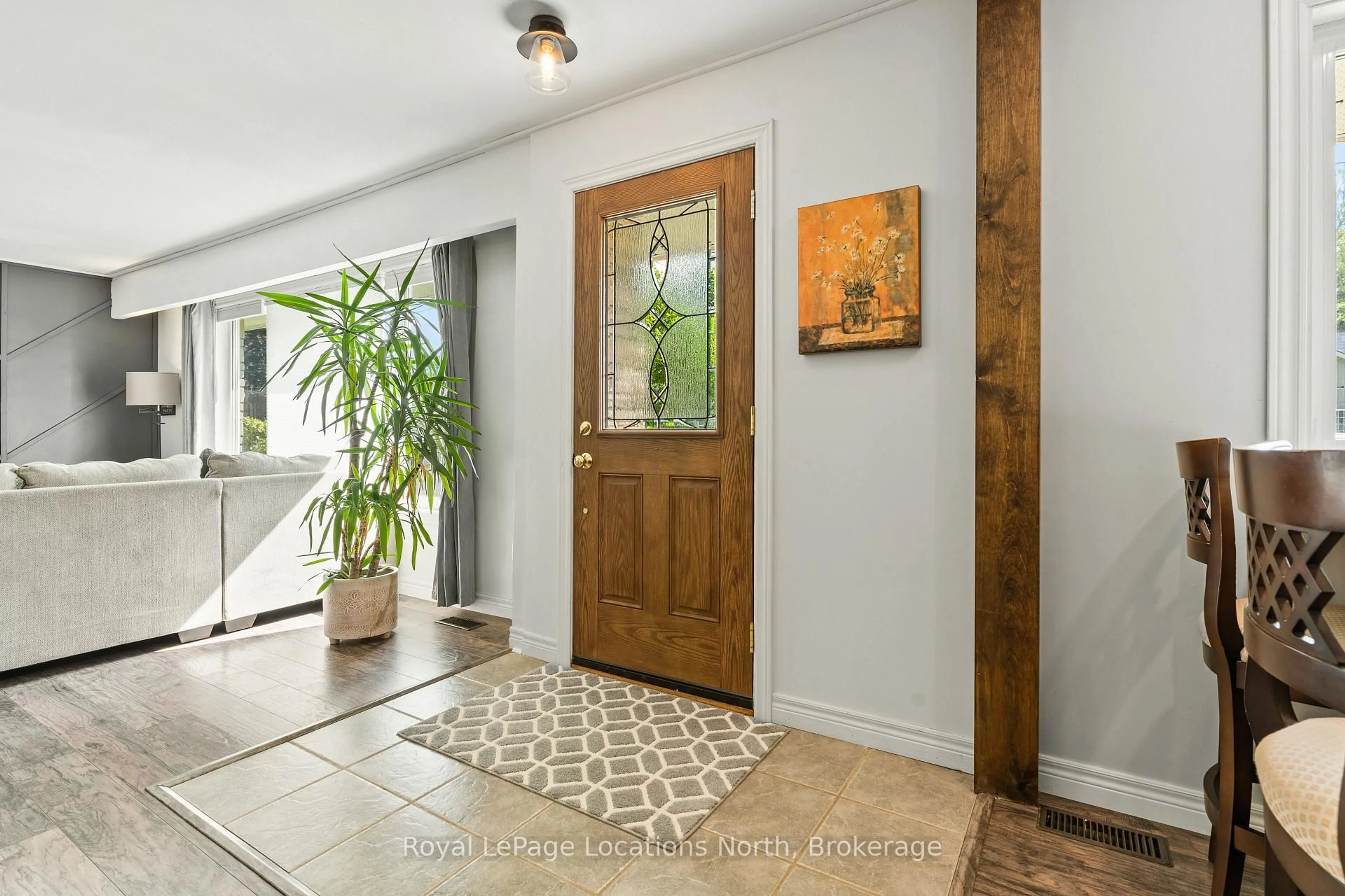 Indoor entryway for 76 McKibbon Dr, Meaford Ontario N4L 1C6
