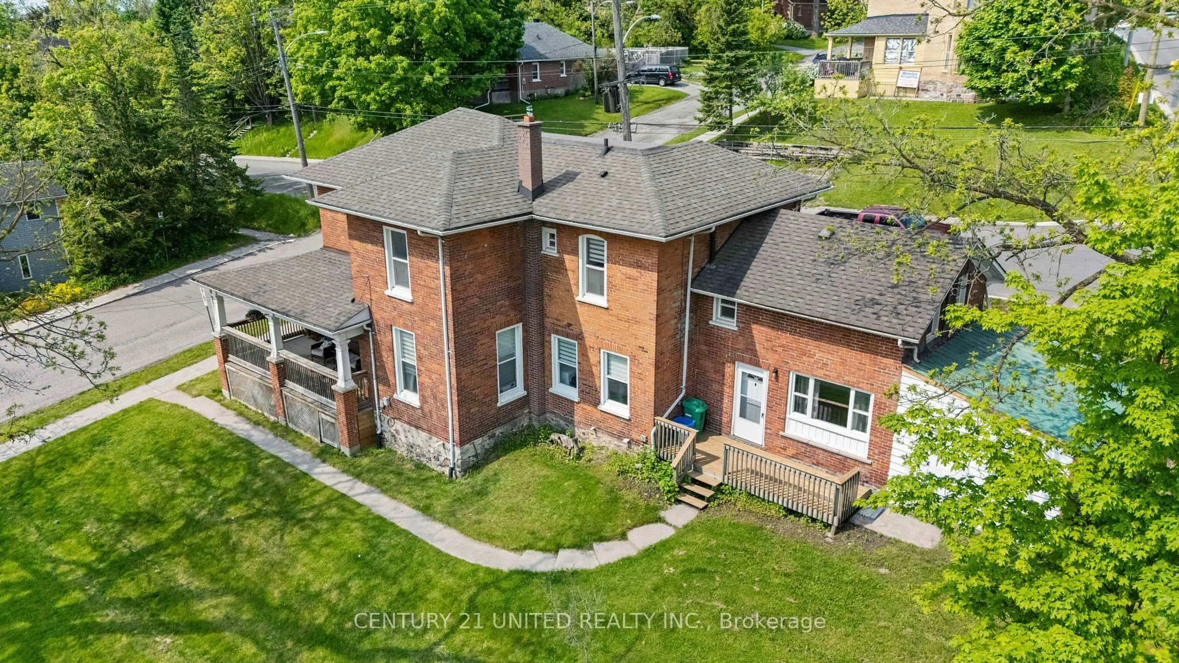 A pic from outside/outdoor area/front of a property/back of a property/a pic from drone, building for 234 Antrim St, Peterborough Central Ontario K9H 3G4