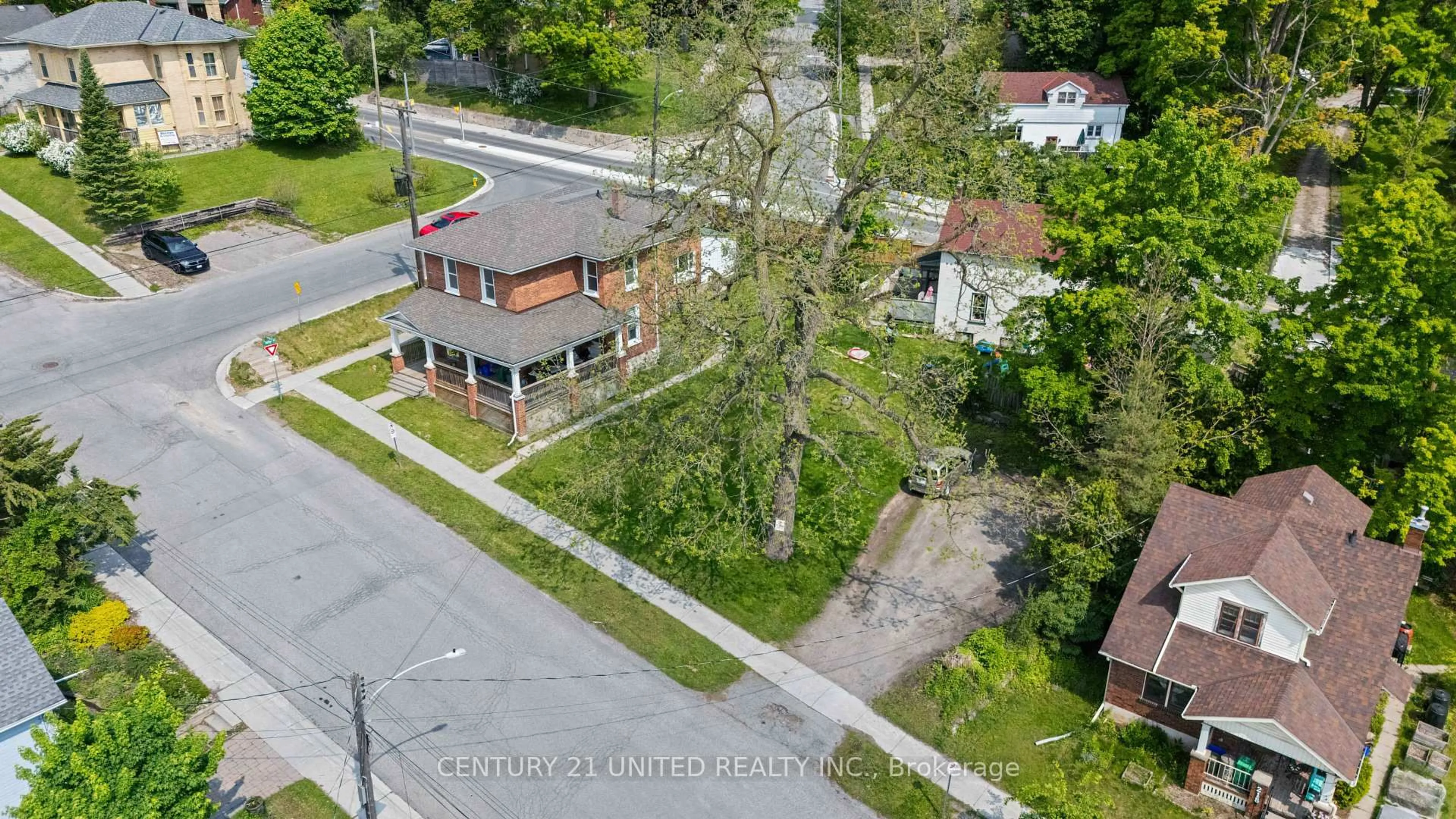 A pic from outside/outdoor area/front of a property/back of a property/a pic from drone, street for 234 Antrim St, Peterborough Central Ontario K9H 3G4