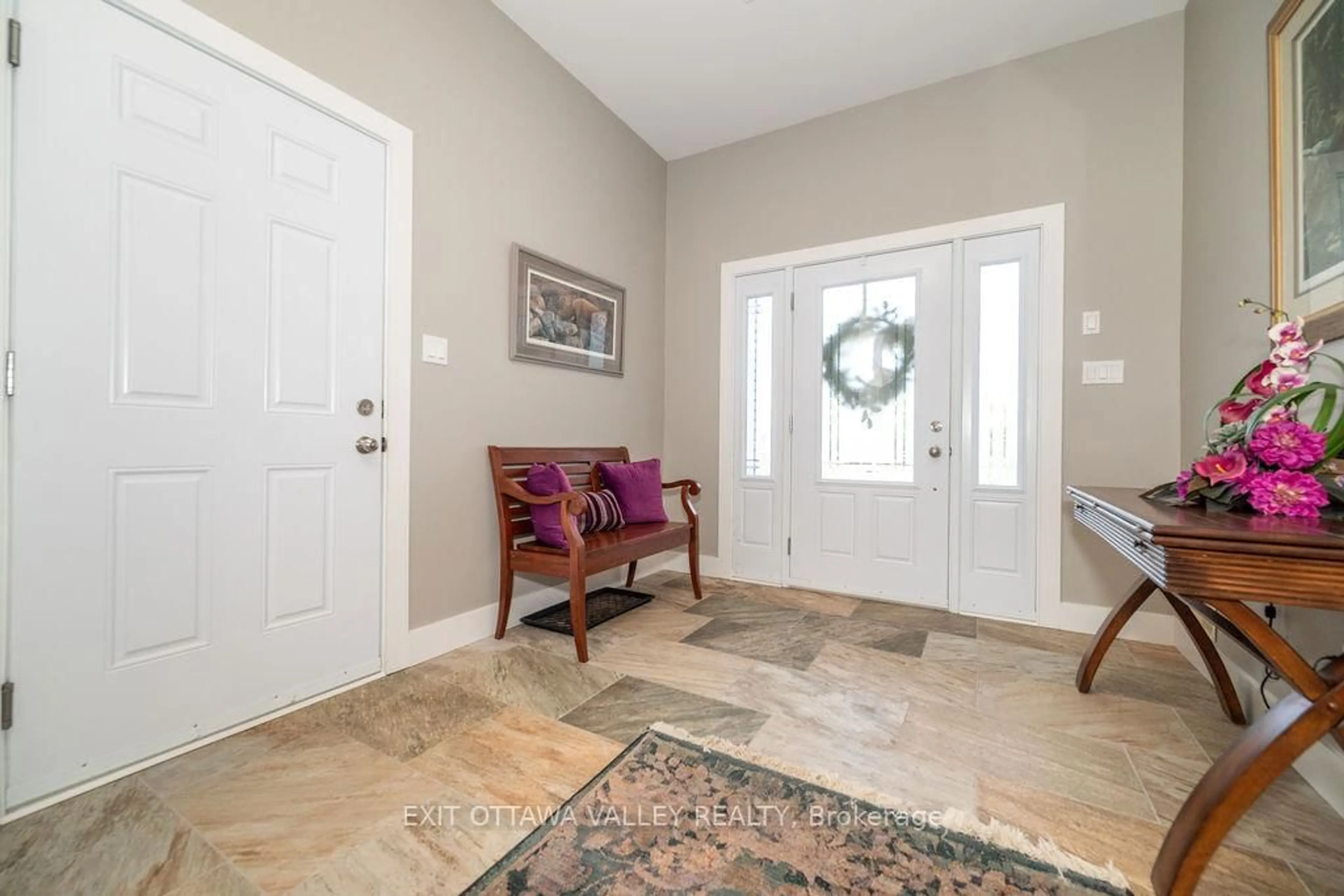 Indoor entryway for 12 Jamieson Cres, Beachburg Ontario K0J 1C0