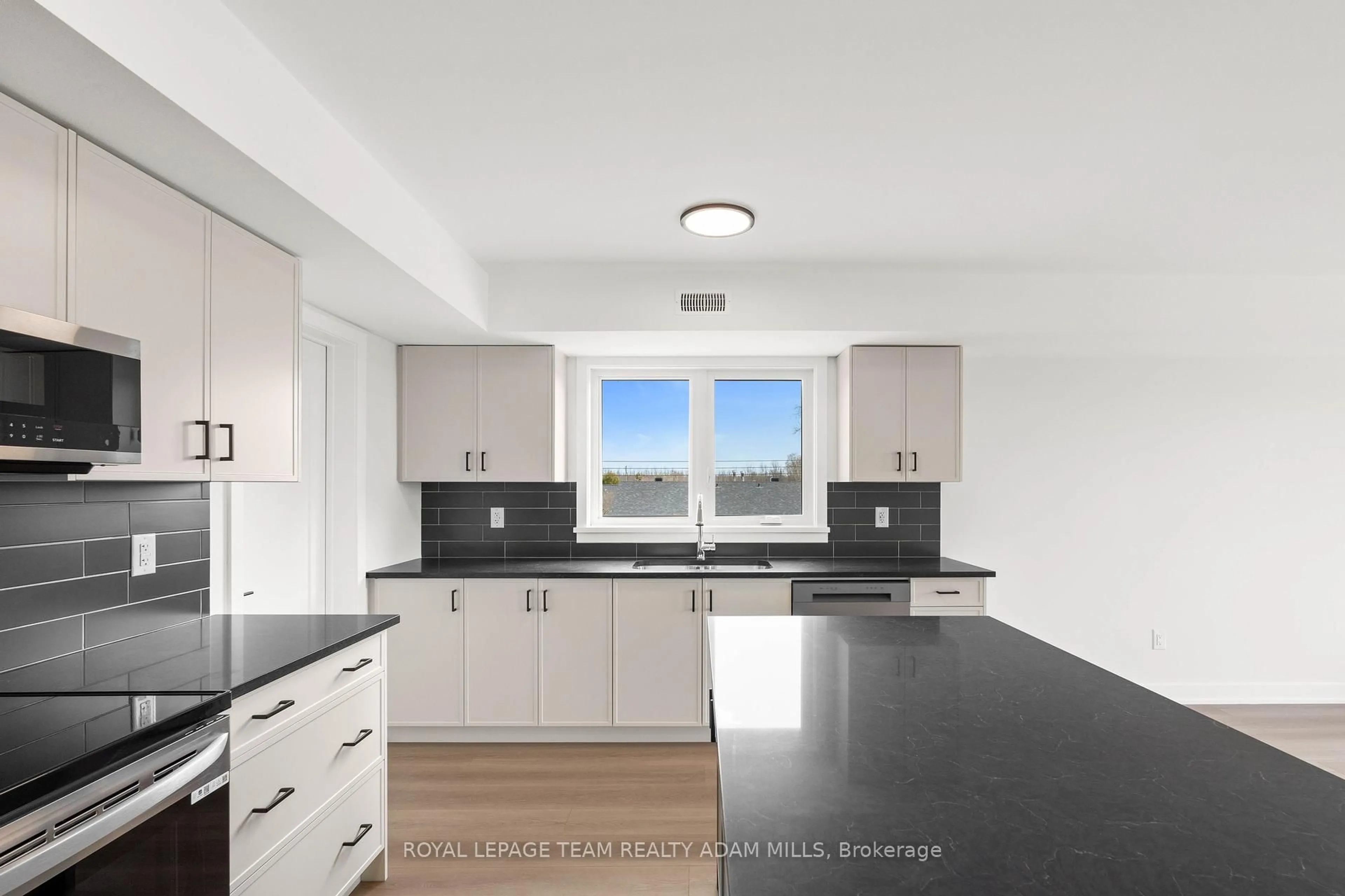 Unknown for 201-203 Teskey St, Almonte Ontario K0A 1A0