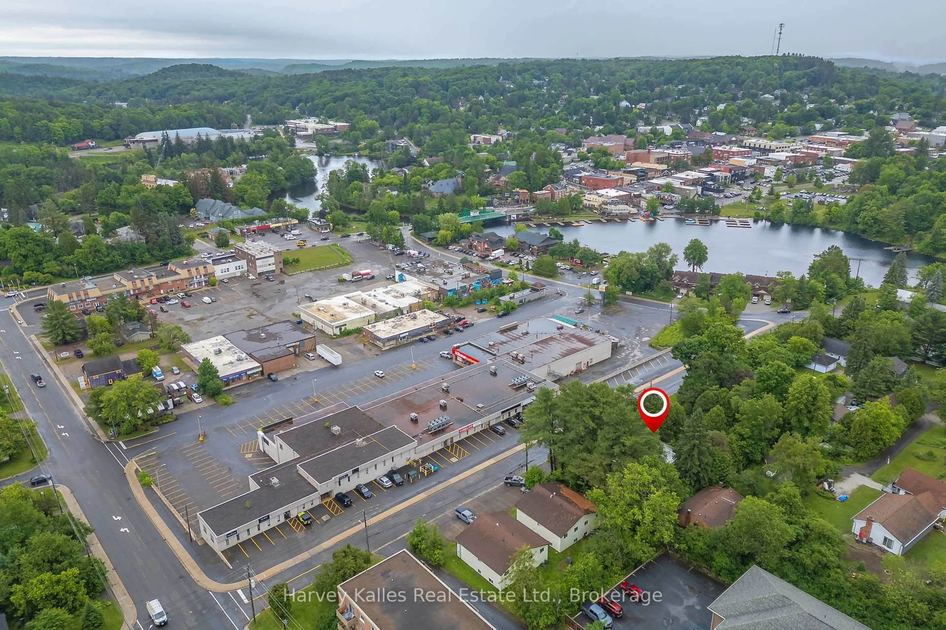 A pic from outside/outdoor area/front of a property/back of a property/a pic from drone, unknown for 16 Manominee St, Huntsville Ontario P1H 1H2