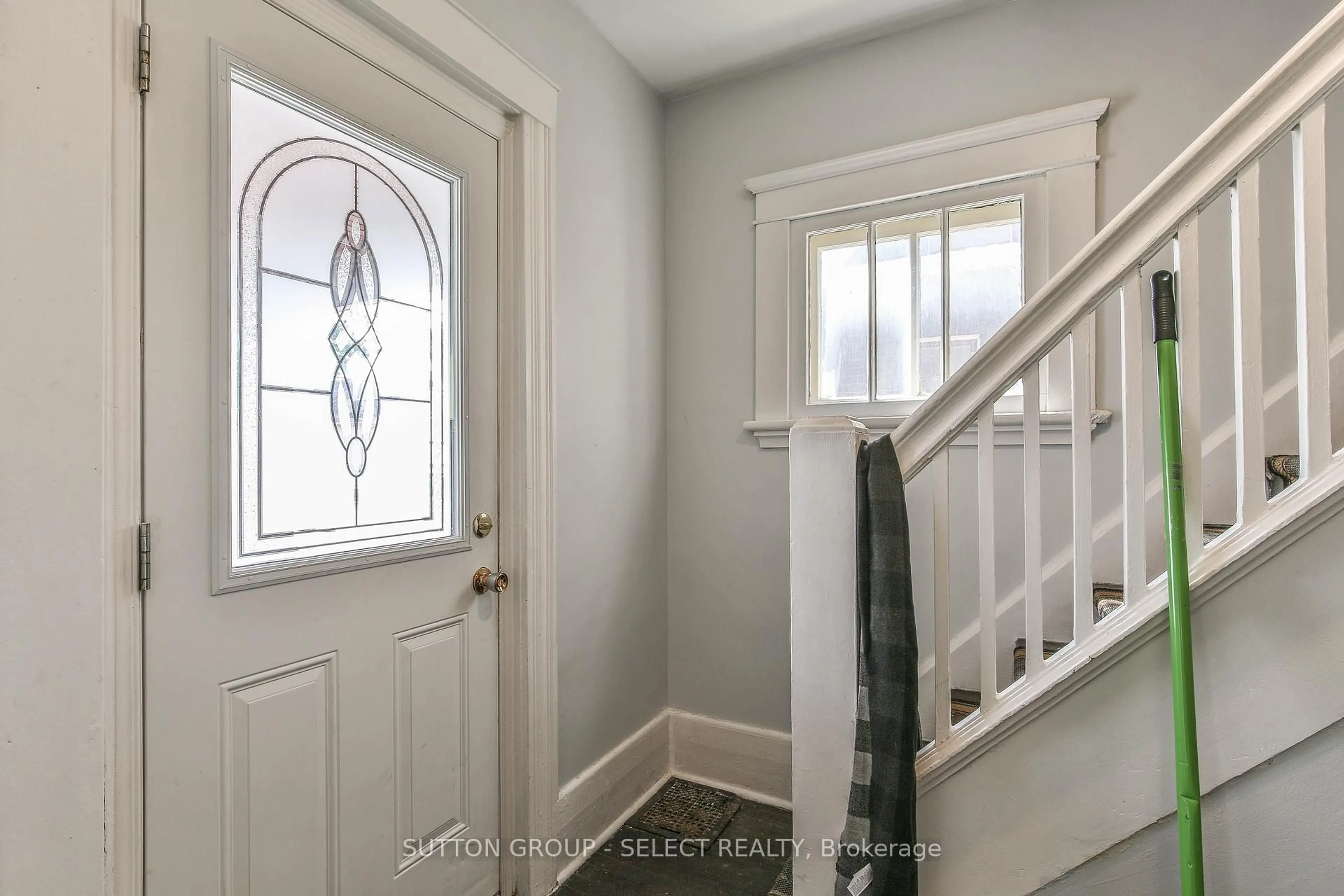 Indoor entryway for 195 Egerton St, London East Ontario N5Z 2G6