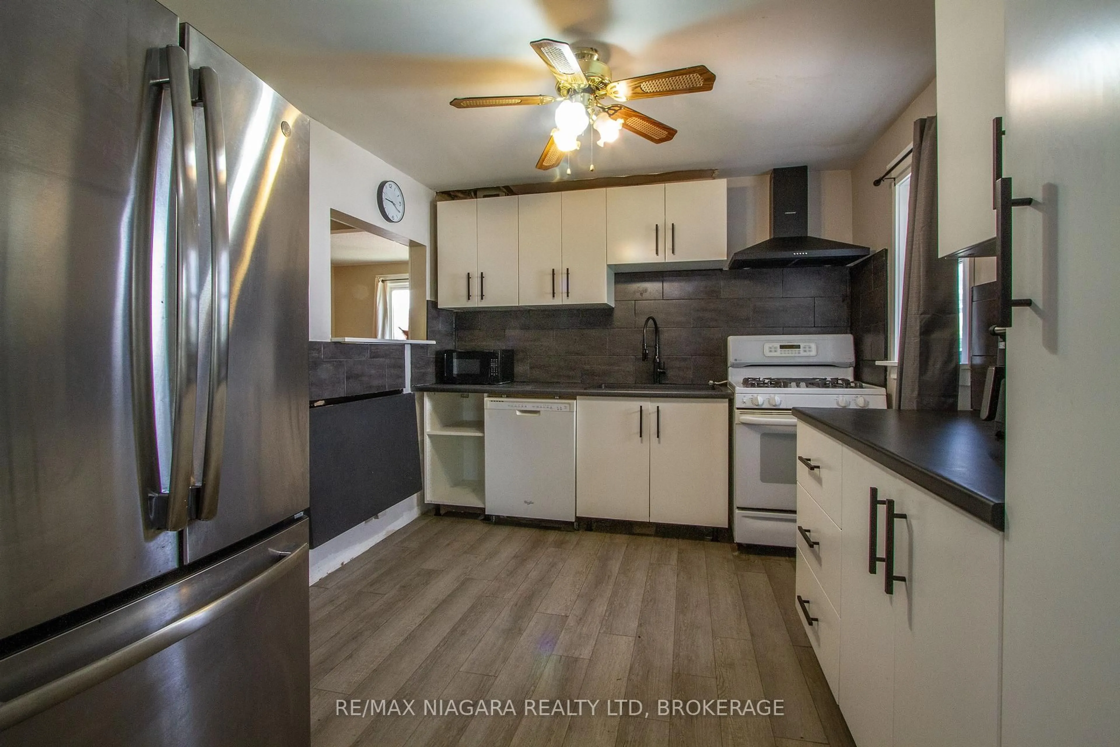 Unknown for 8 Kirk St, St. Catharines Ontario L2S 1B7