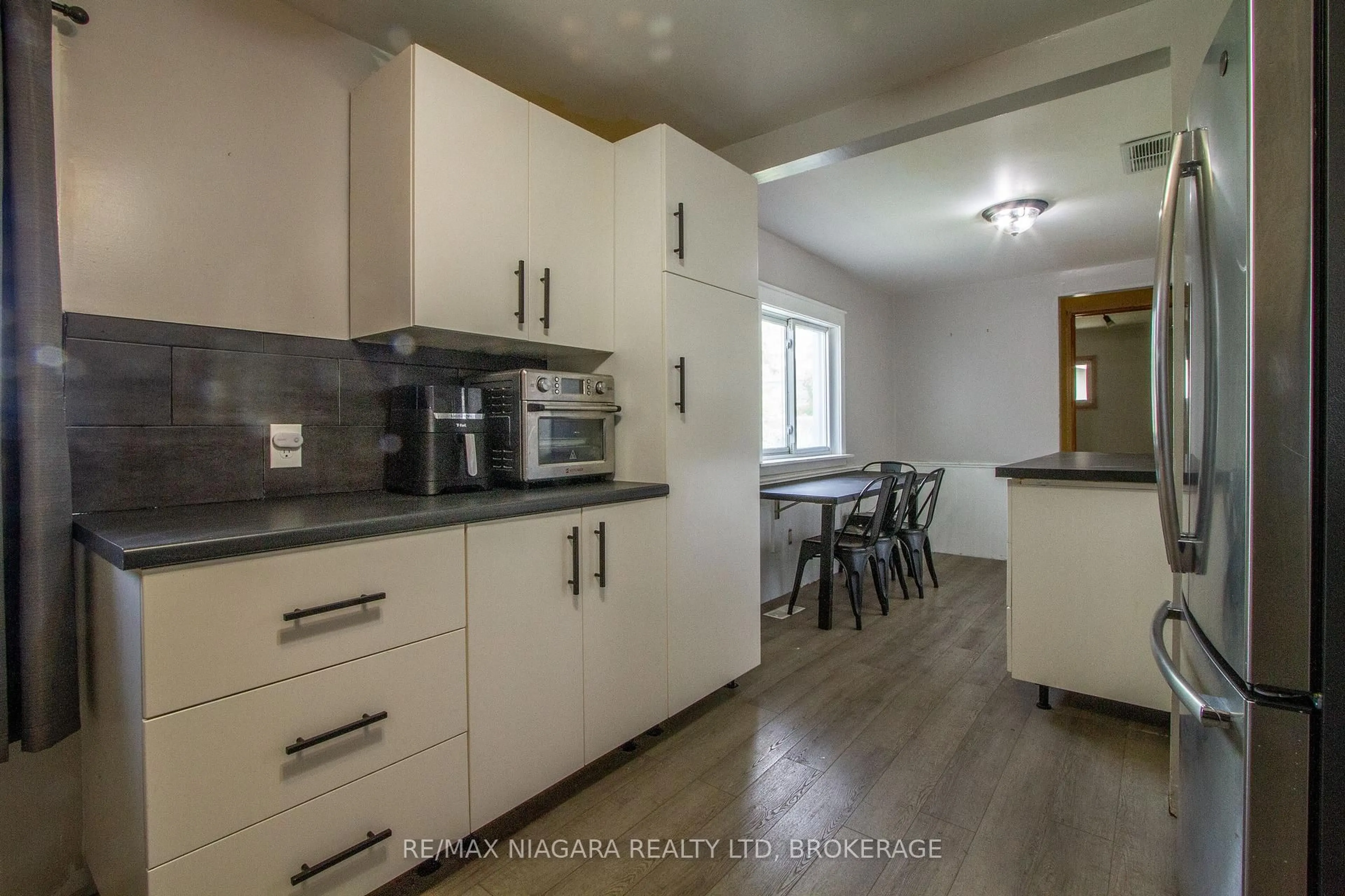 Open concept kitchen, wood/laminate floor for 8 Kirk St, St. Catharines Ontario L2S 1B7