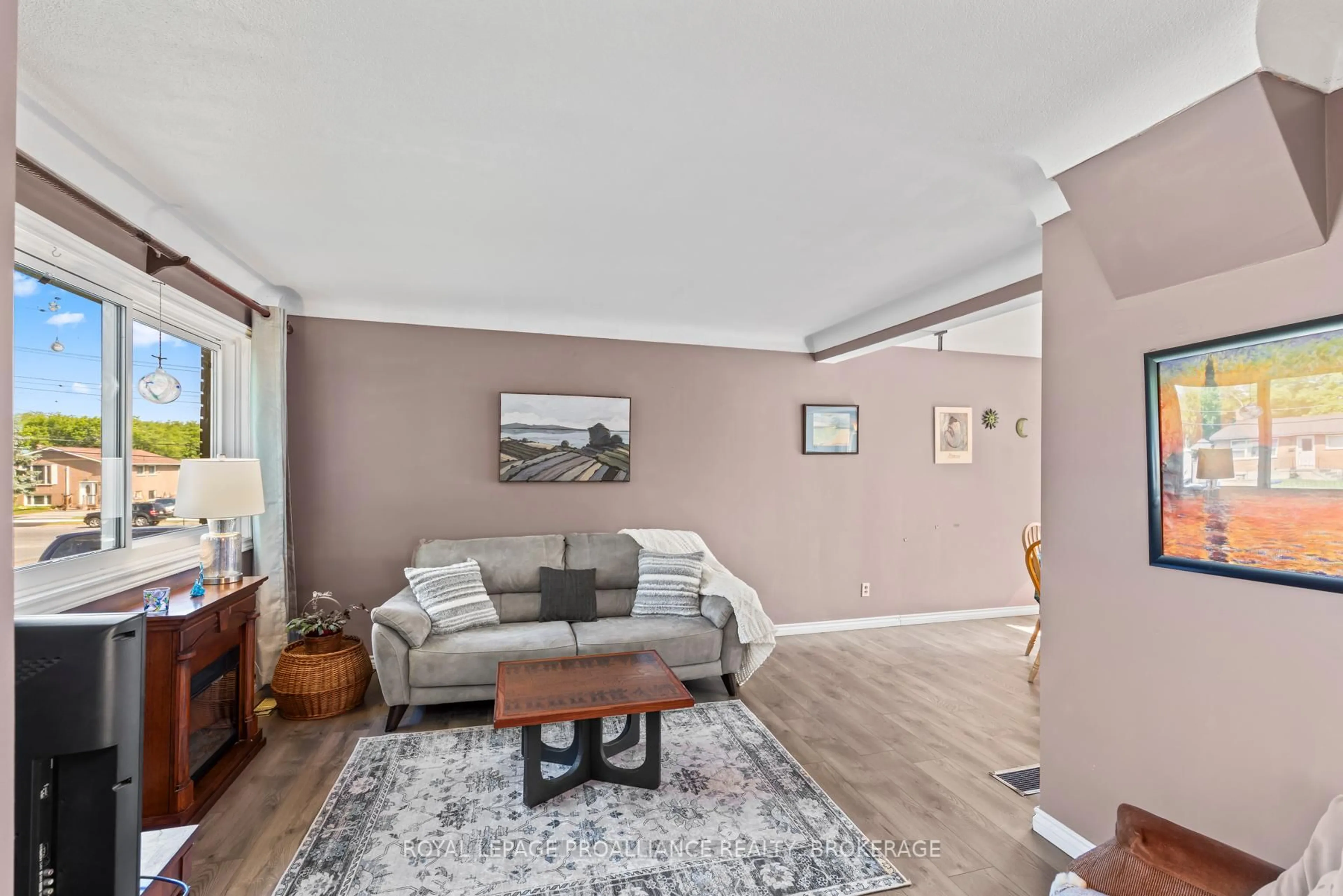 Living room with furniture, unknown for 139 Ford St, Kingston Ontario K7K 4Z7