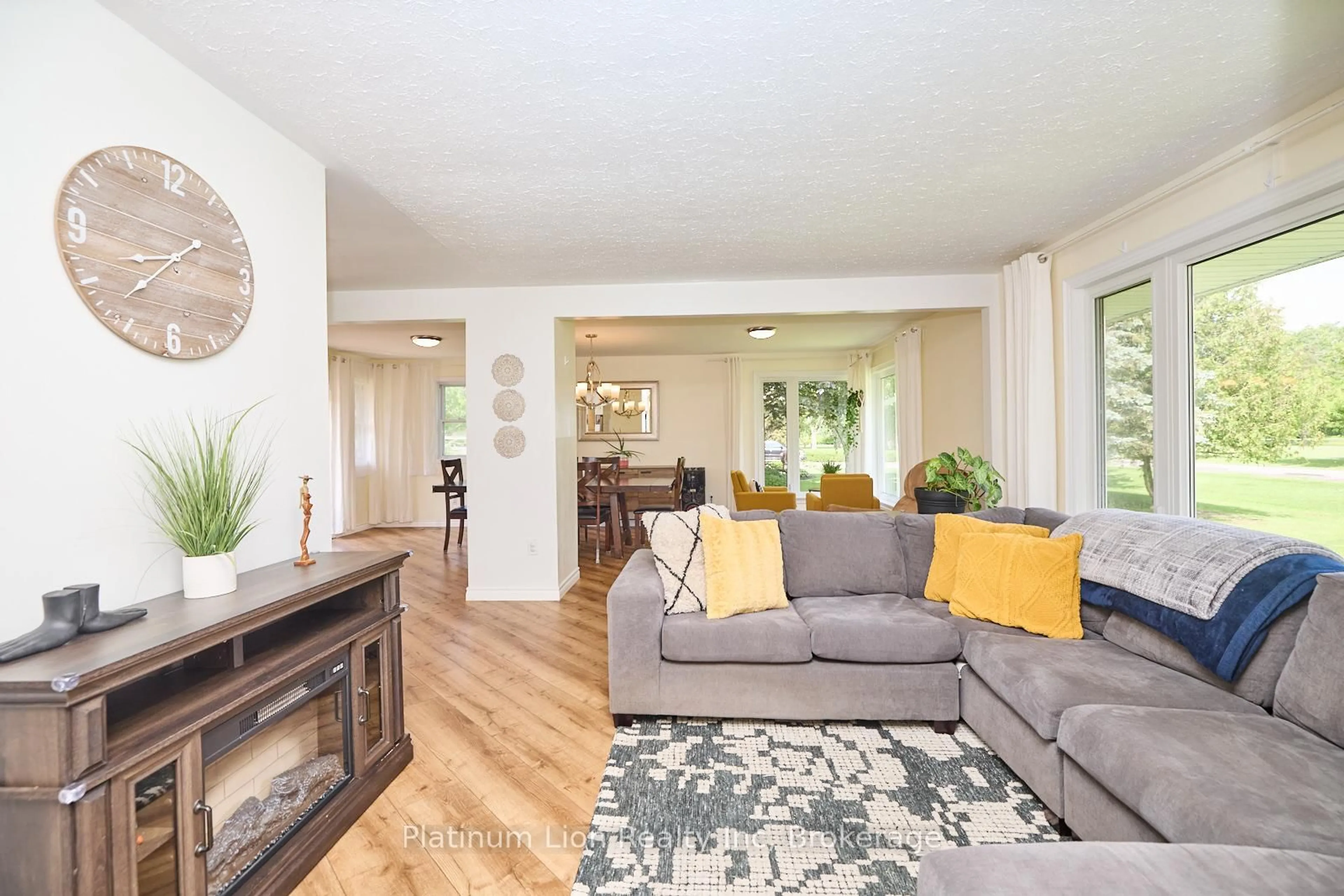 Living room with furniture, unknown for 31953 Church St, Wainfleet Ontario L0S 1V0