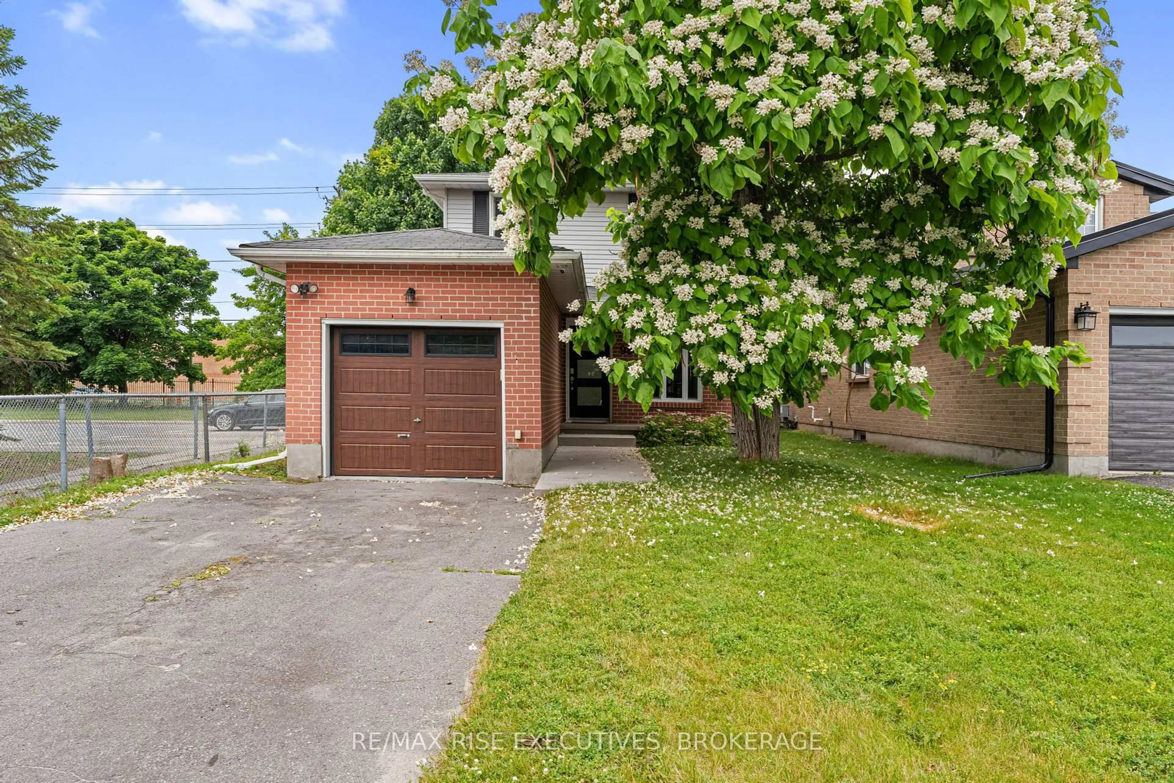A pic from outside/outdoor area/front of a property/back of a property/a pic from drone, street for 980 Heaton Rd, Kingston Ontario K7P 1Y7