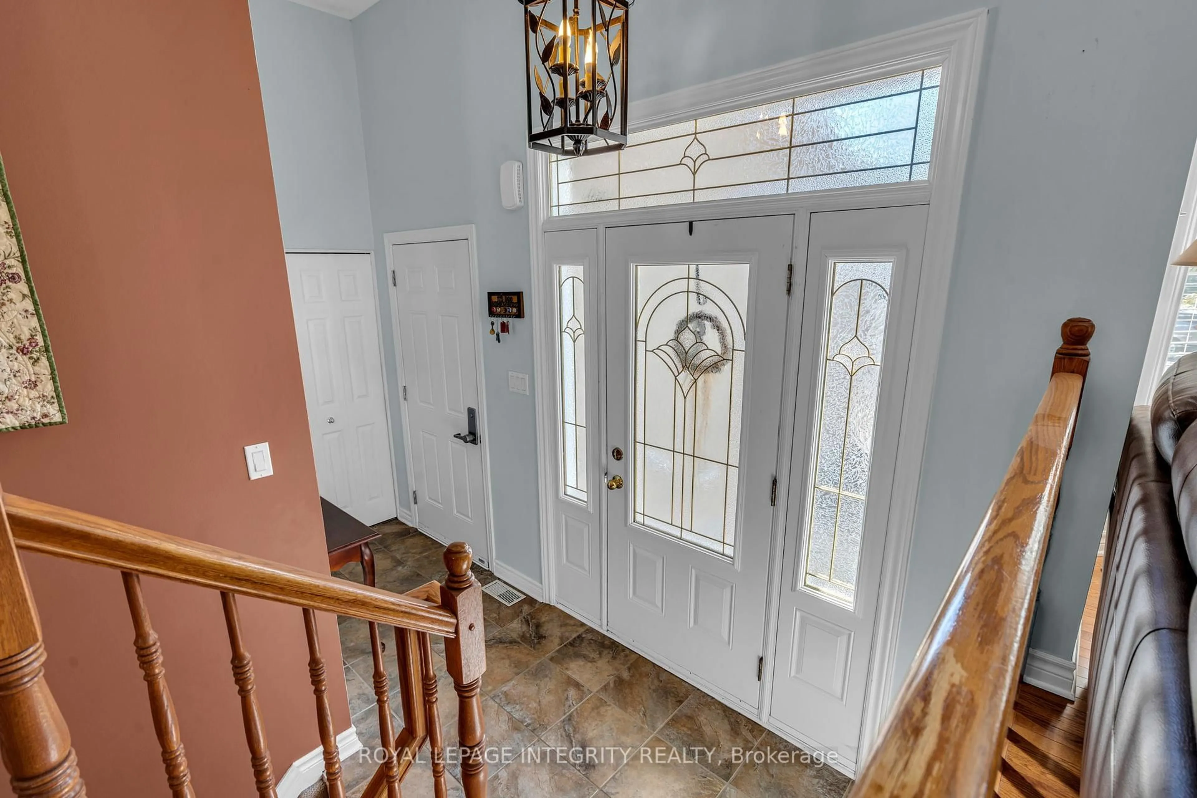 Indoor entryway for 120 Jasper Cres, Clarence-Rockland Ontario K4K 0A4