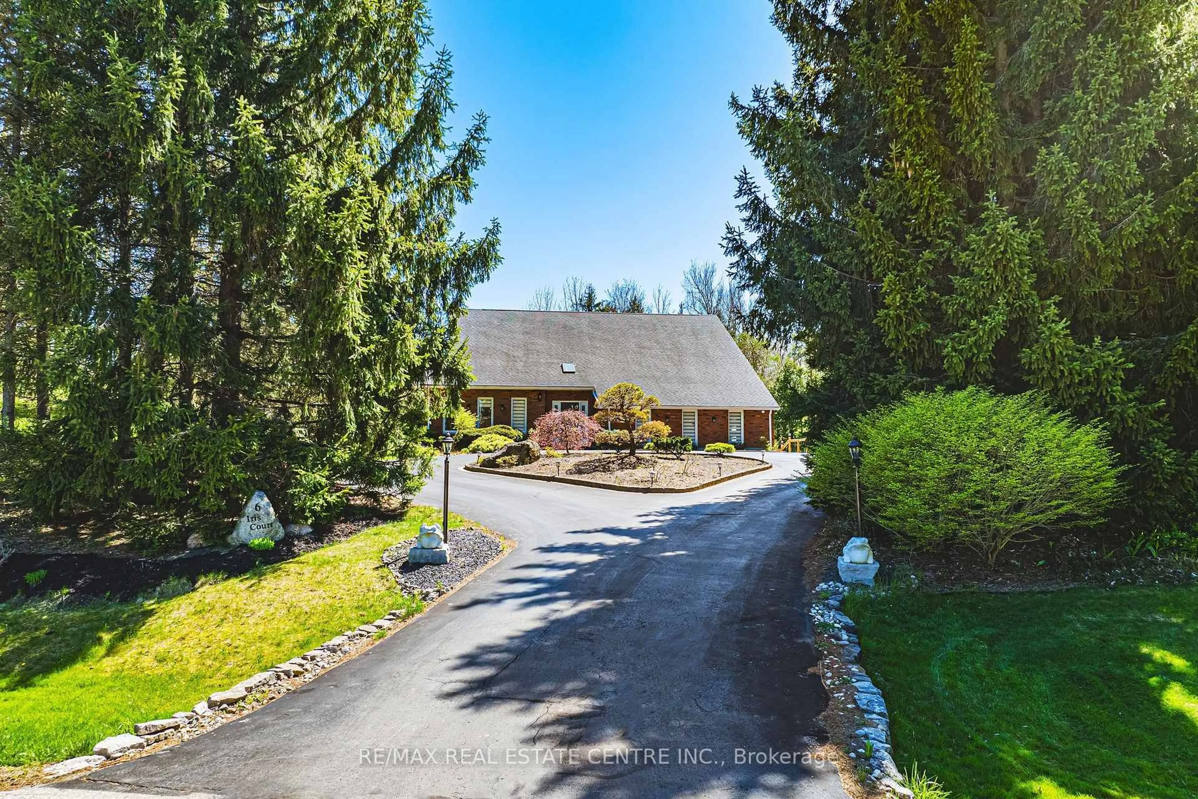 A pic from outside/outdoor area/front of a property/back of a property/a pic from drone, unknown for 6 Iris Crt, Hamilton Ontario L0R 1H3