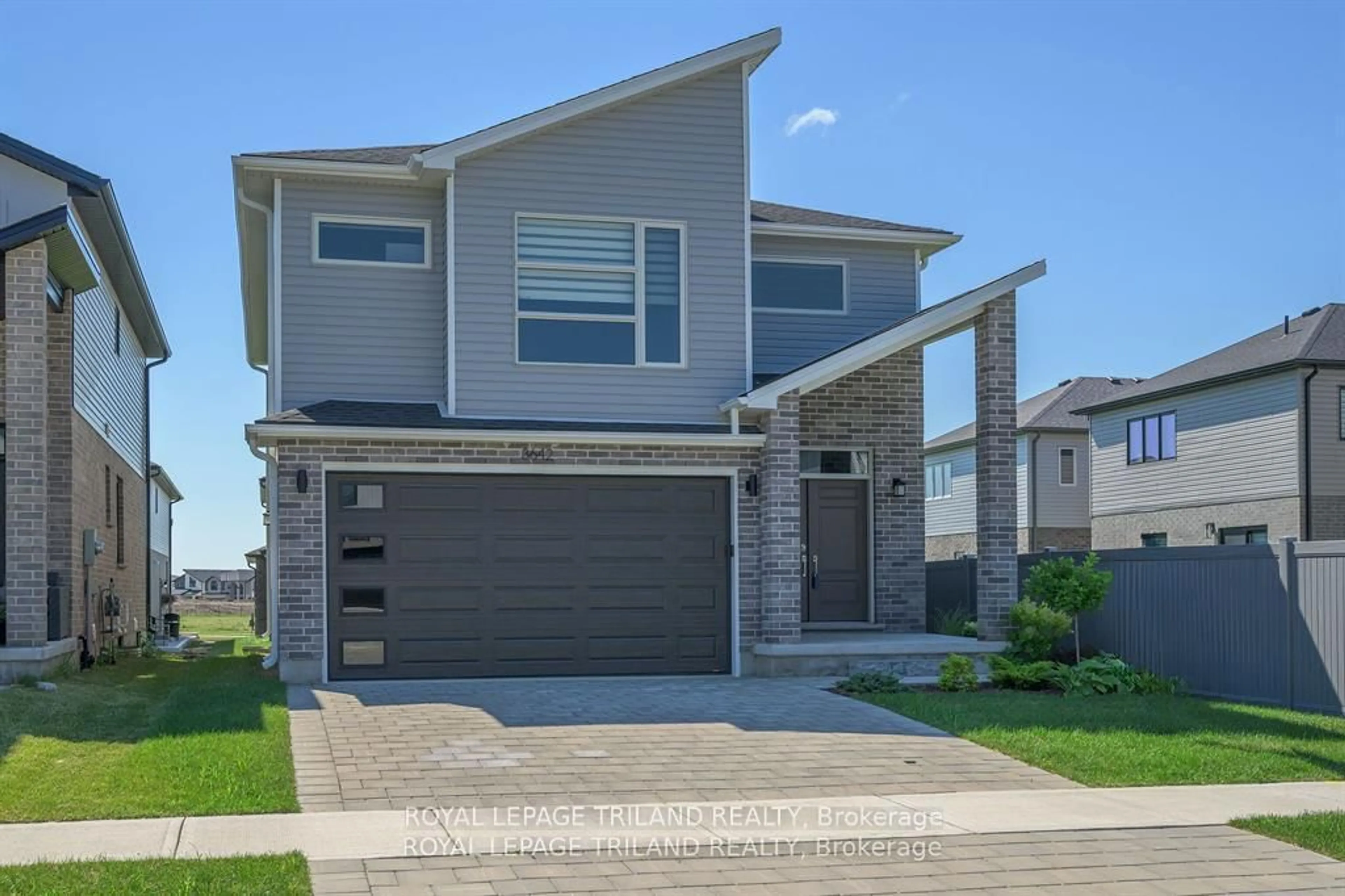 Home with vinyl exterior material, street for 3642 EARLSTON Cross, London South Ontario N6L 0G6