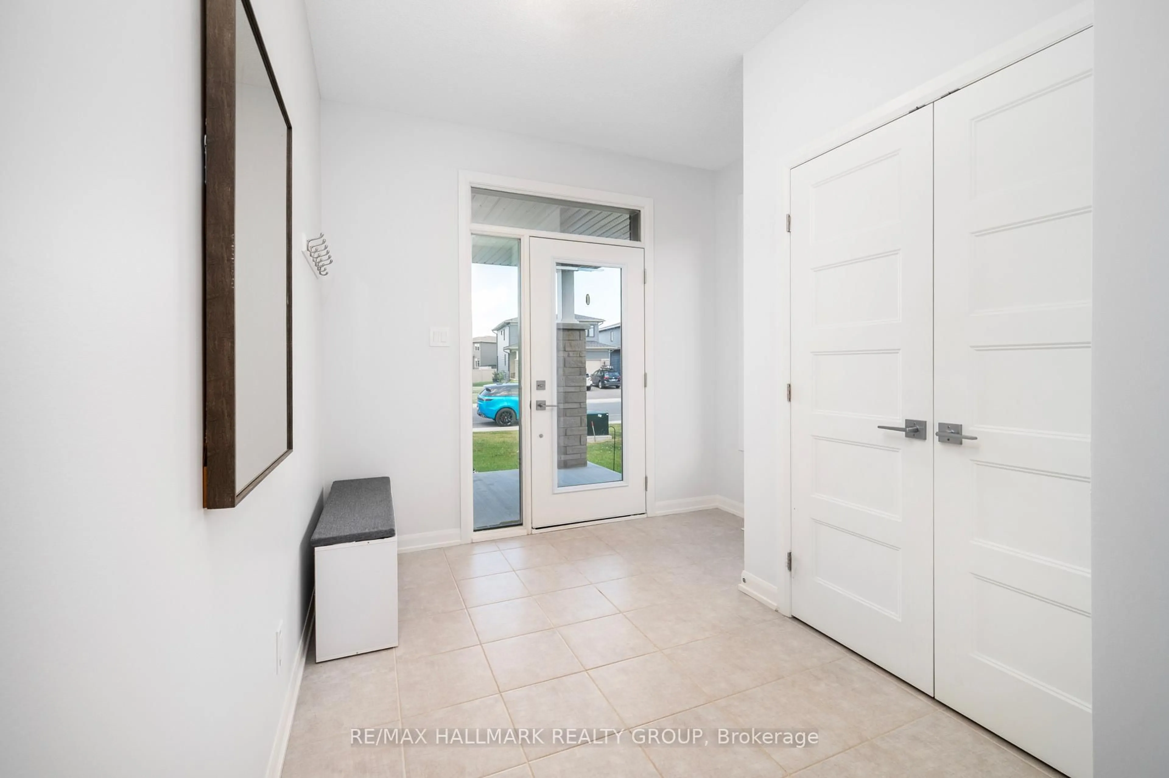 Indoor entryway for 361 Sterling Ave, Clarence-Rockland Ontario K4K 0L4
