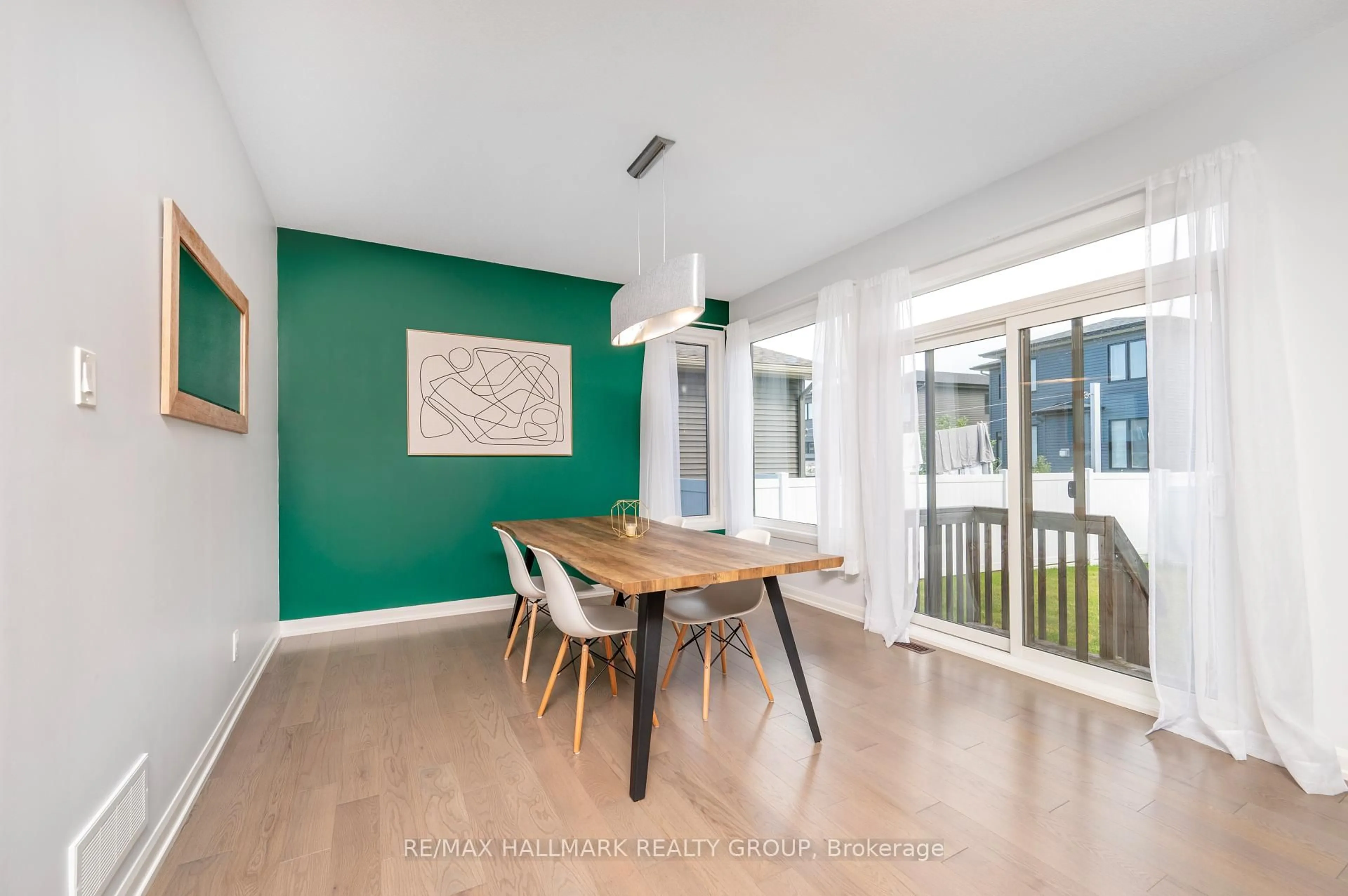 Dining room, wood/laminate floor for 361 Sterling Ave, Clarence-Rockland Ontario K4K 0L4
