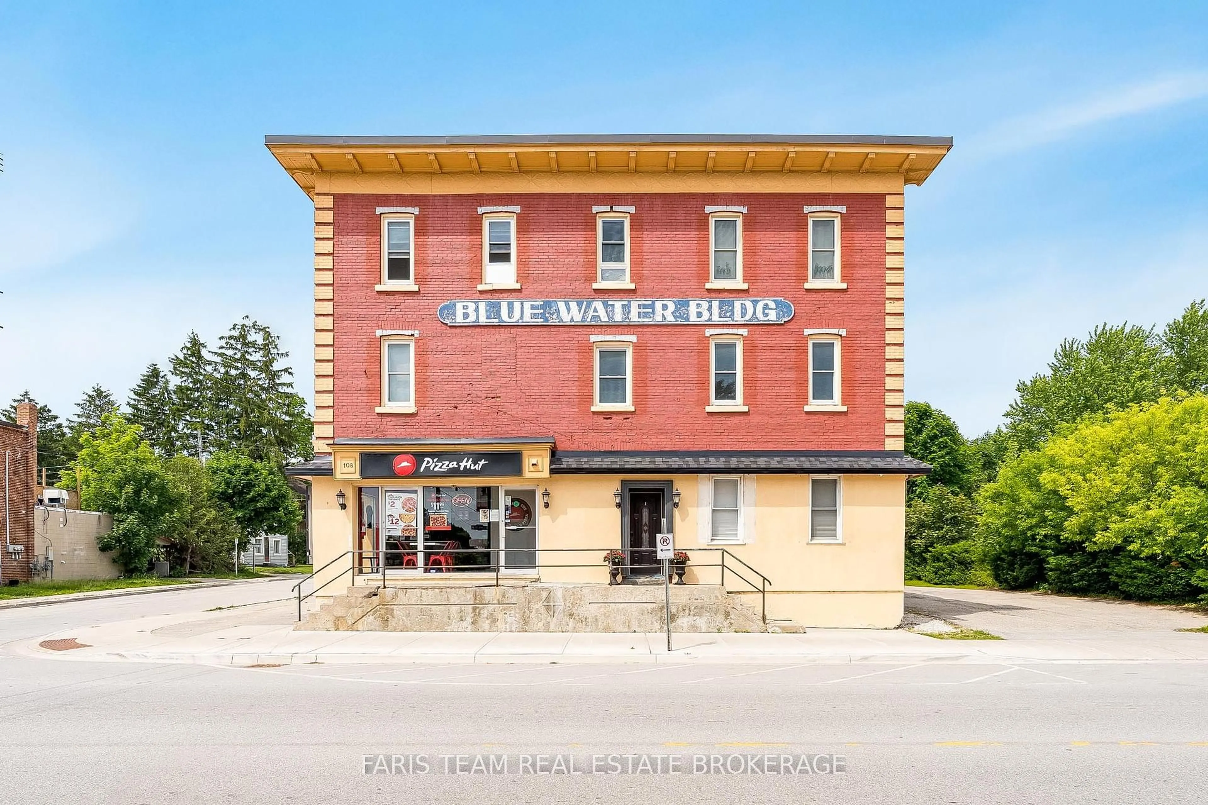 Patio, building for 110 Sykes St #303, Meaford Ontario N4L 1S6