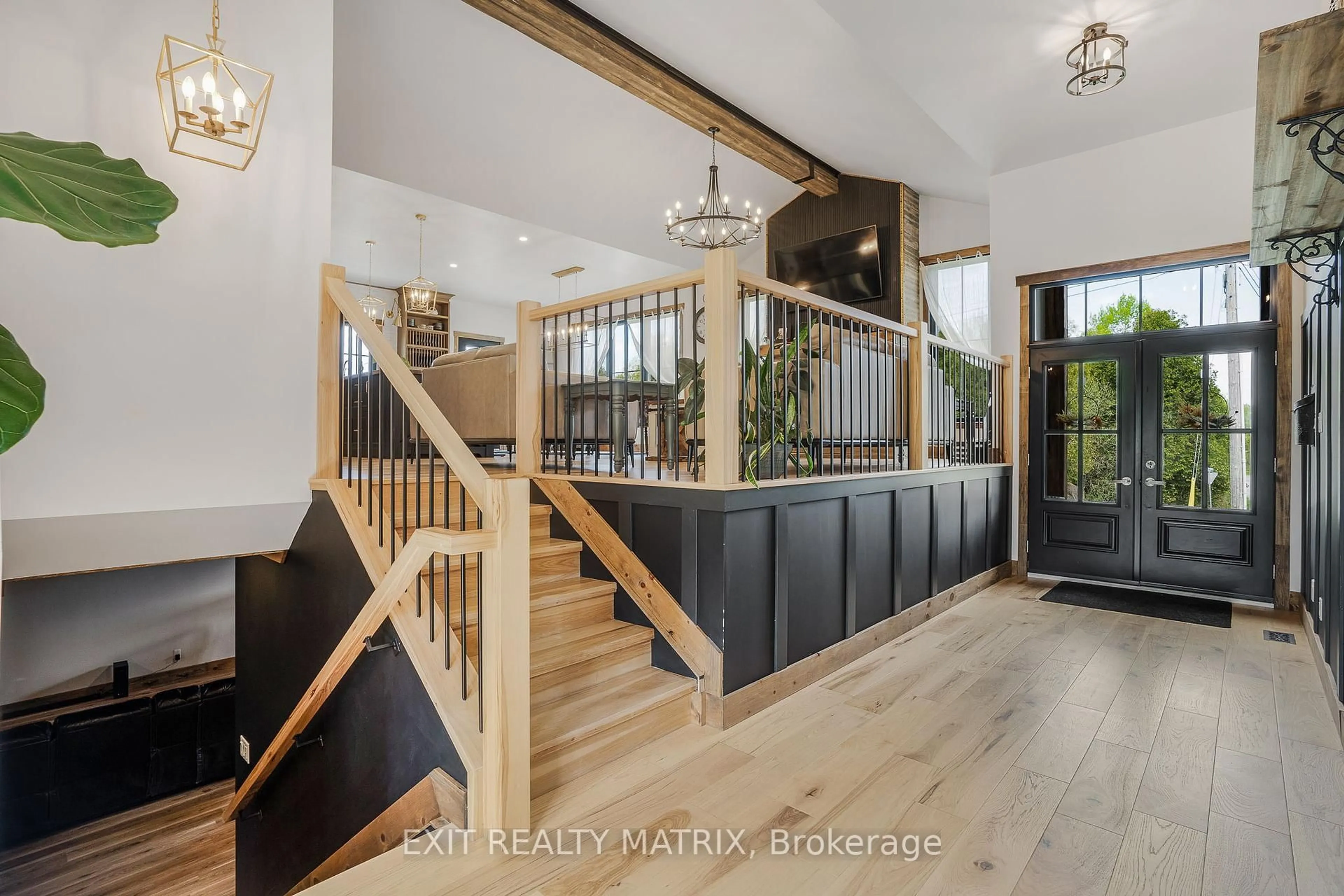 Indoor entryway for 2725 McLean Crt, North Stormont Ontario K0C 1T0