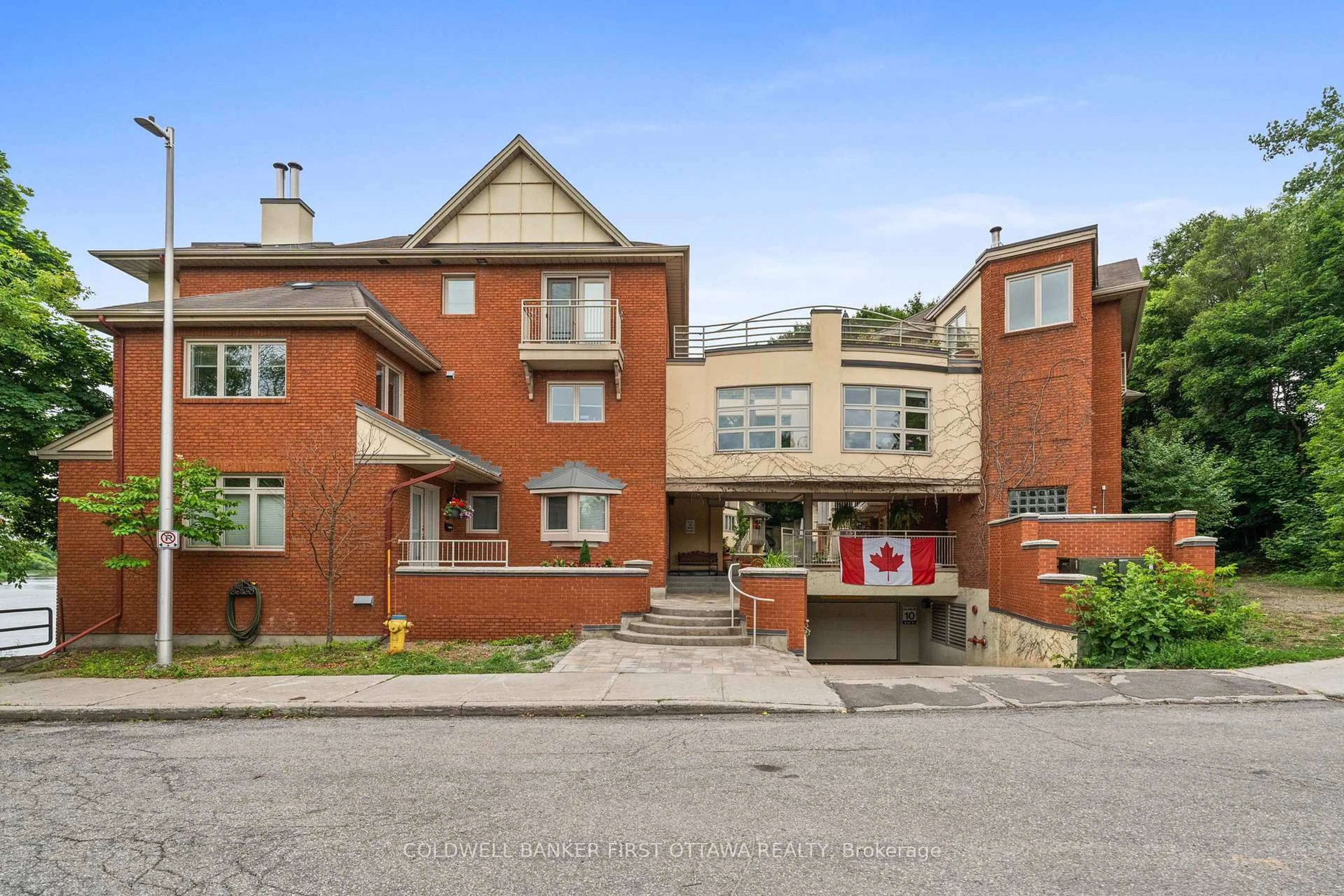 Home with brick exterior material, street for 250 Fountain Pl #111F, Ottawa Ontario K1N 9N7