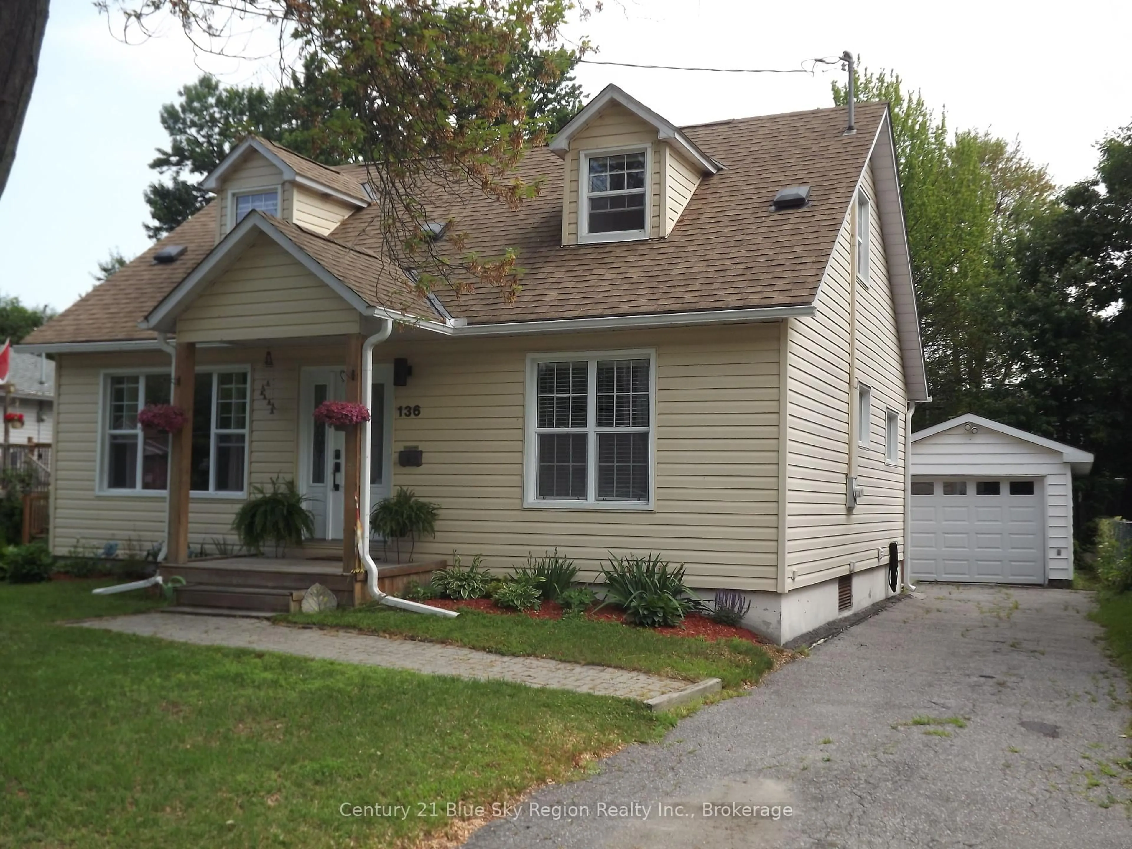 Home with vinyl exterior material, street for 136 Campbell Ave, North Bay Ontario P1A 1V9