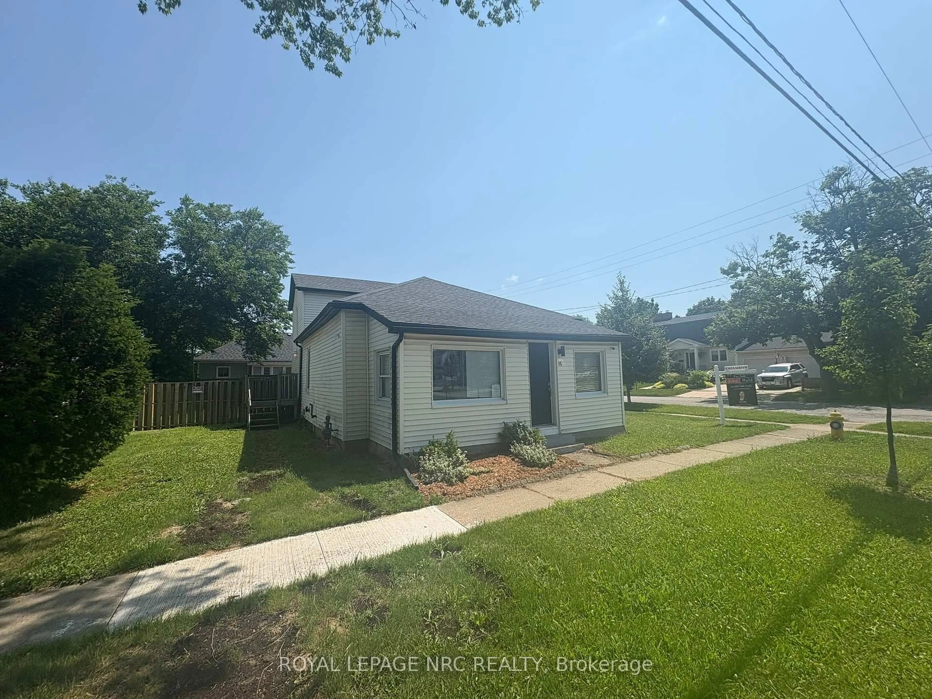 A pic from outside/outdoor area/front of a property/back of a property/a pic from drone, street for 16 Dexter St, St. Catharines Ontario L2S 2L6