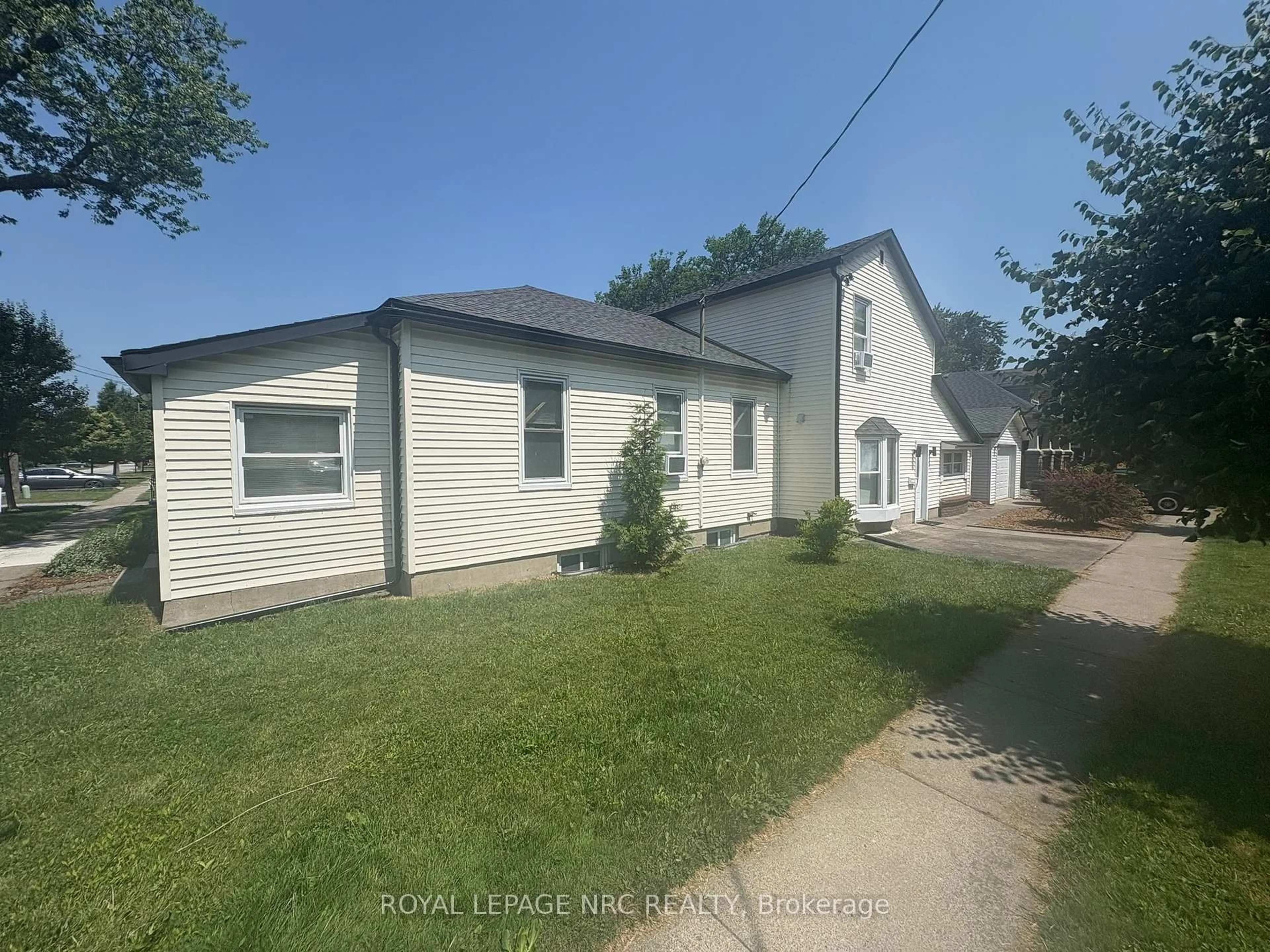 A pic from outside/outdoor area/front of a property/back of a property/a pic from drone, street for 16 Dexter St, St. Catharines Ontario L2S 2L6