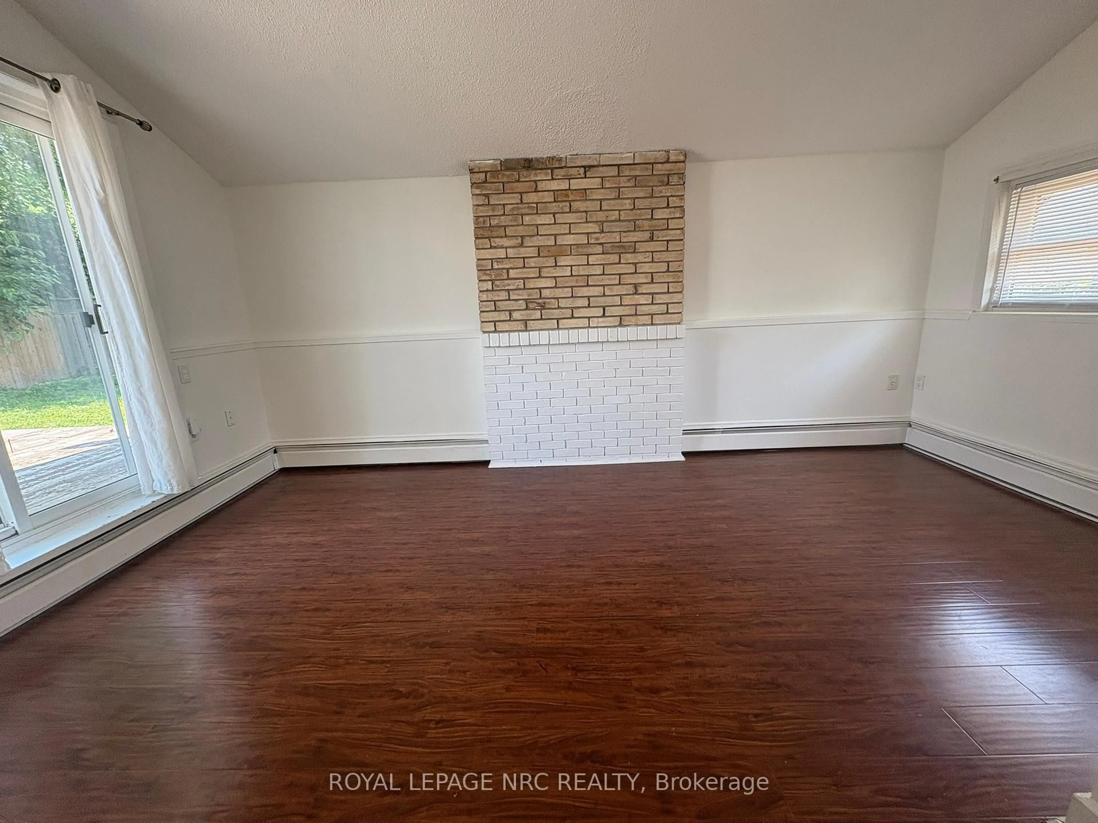 A pic of a room for 16 Dexter St, St. Catharines Ontario L2S 2L6