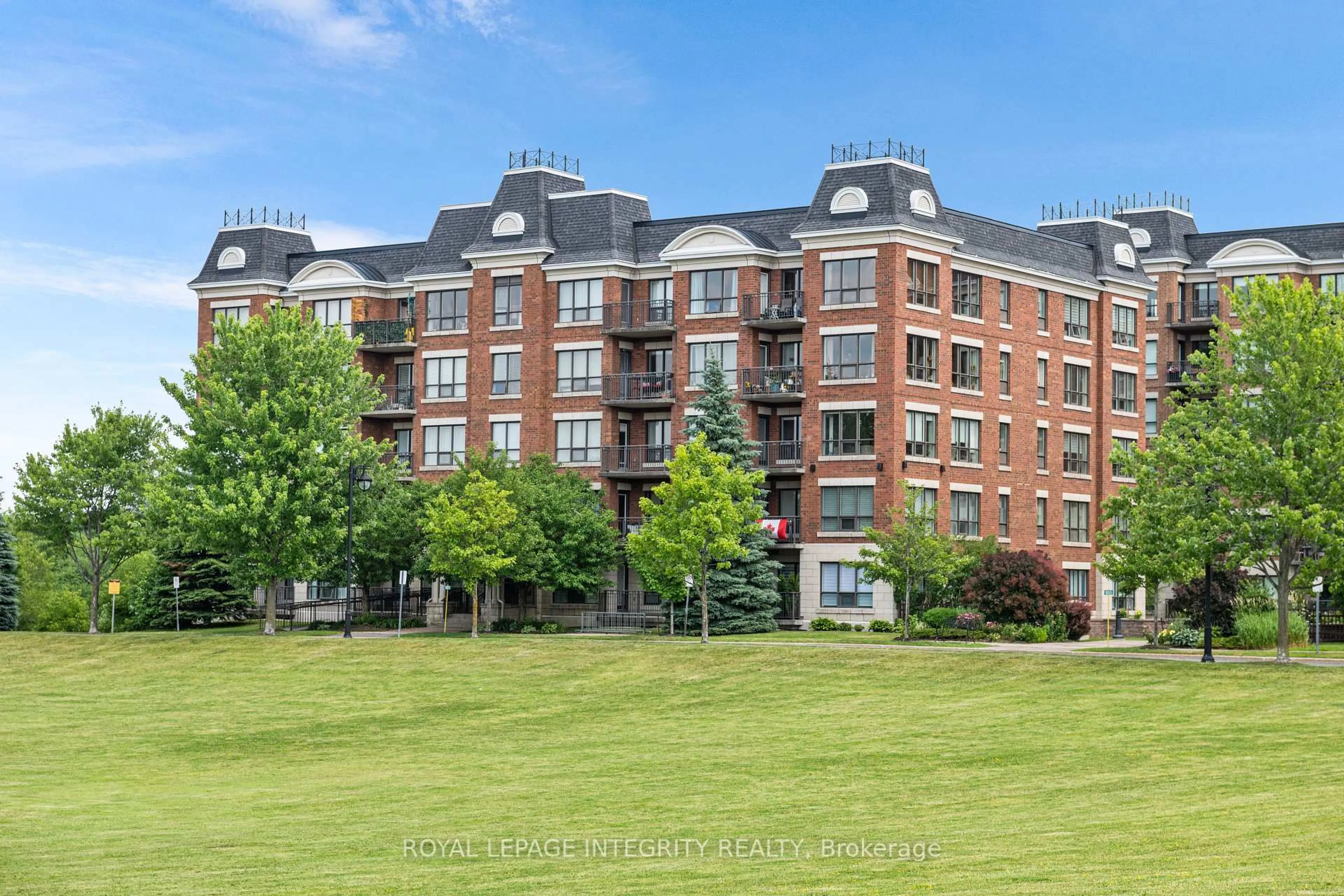 A pic from outside/outdoor area/front of a property/back of a property/a pic from drone, building for 905 Beauparc Private #324, Ottawa Ontario K1J 0A1