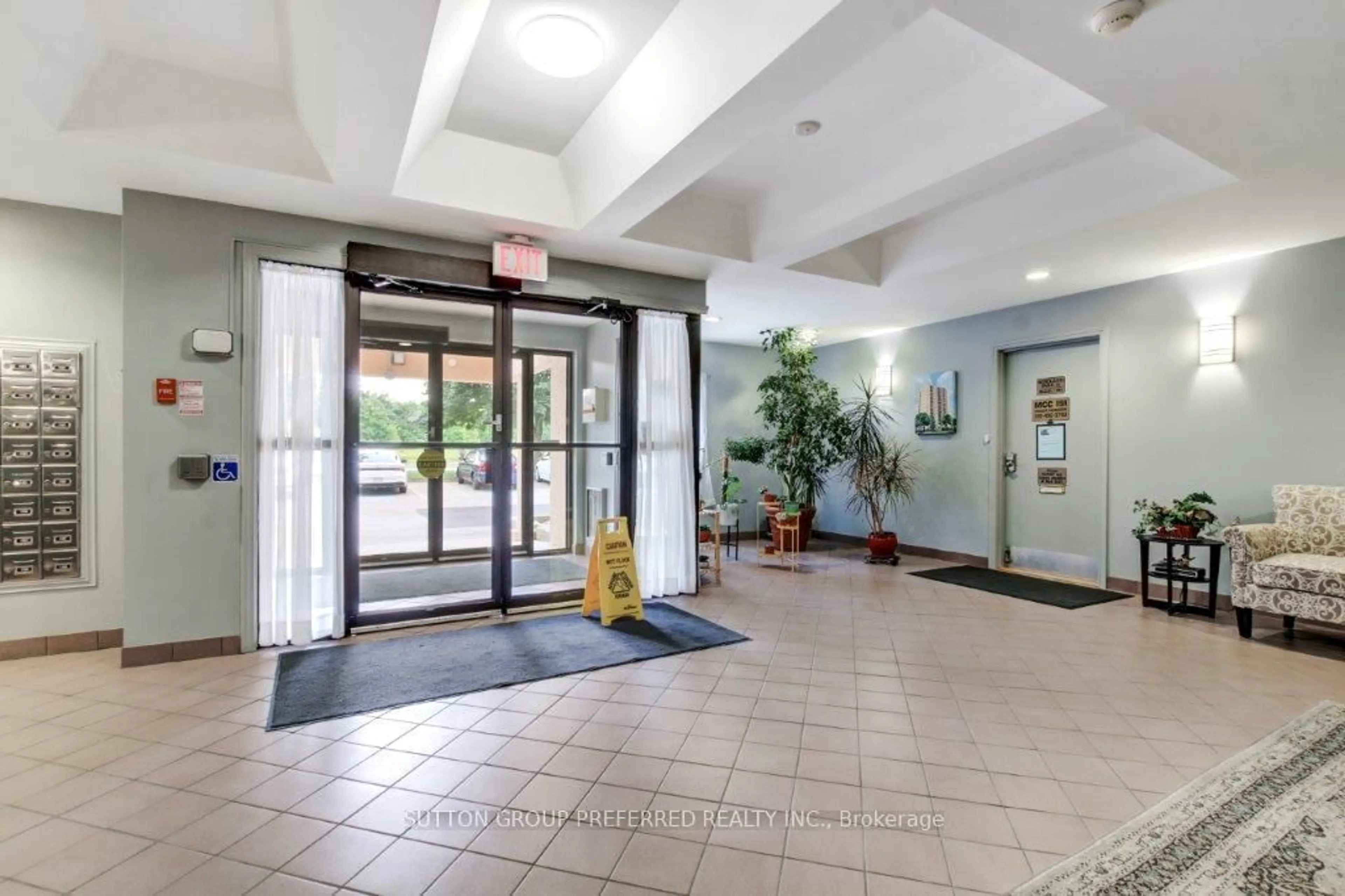 Indoor foyer for 860 Commissioners Rd #1201, London South Ontario N6C 5Y8