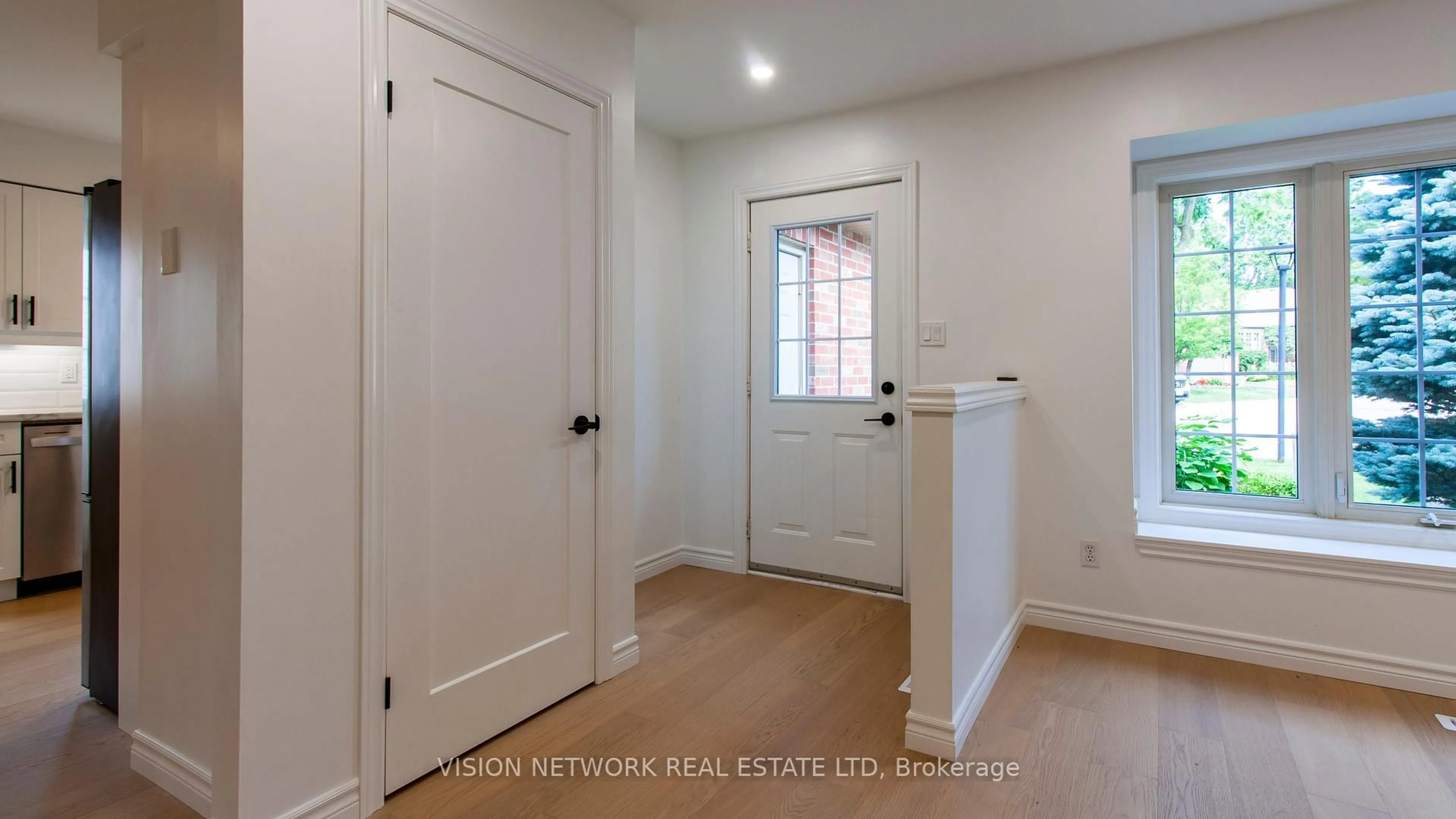 Indoor entryway for 59 Pennybrook Cres #27, London North Ontario N5X 4C3